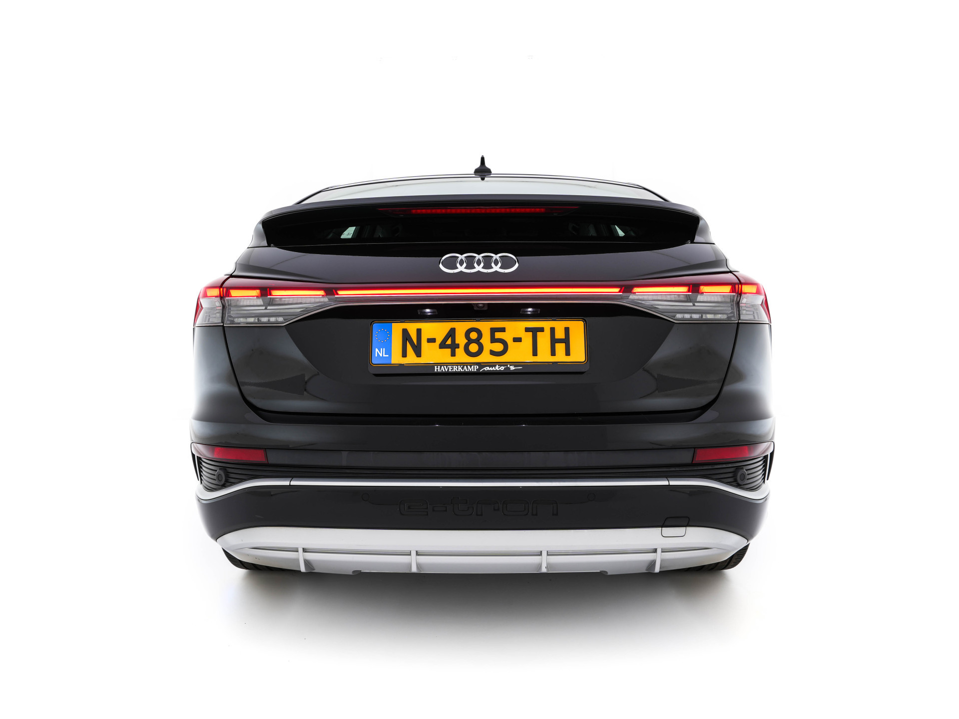 Audi Q4 Sportback e-tron 40 S-Line Edition 77 kWh [ 3-Fase ] {SOH-92%} (INCL-BTW) *HEAT-PUMP | LEATHER-FABRIC | MATRIX-LED | ADAPTIVE-CRUISE | AMBIENT-LIGHT | DIGI-COCKPIT | AUDI-SOUND | DAB+ | KEYLESS | SHIFT-PADDLES | CAMERA | HEATED-SPORTSEATS | 20''AL