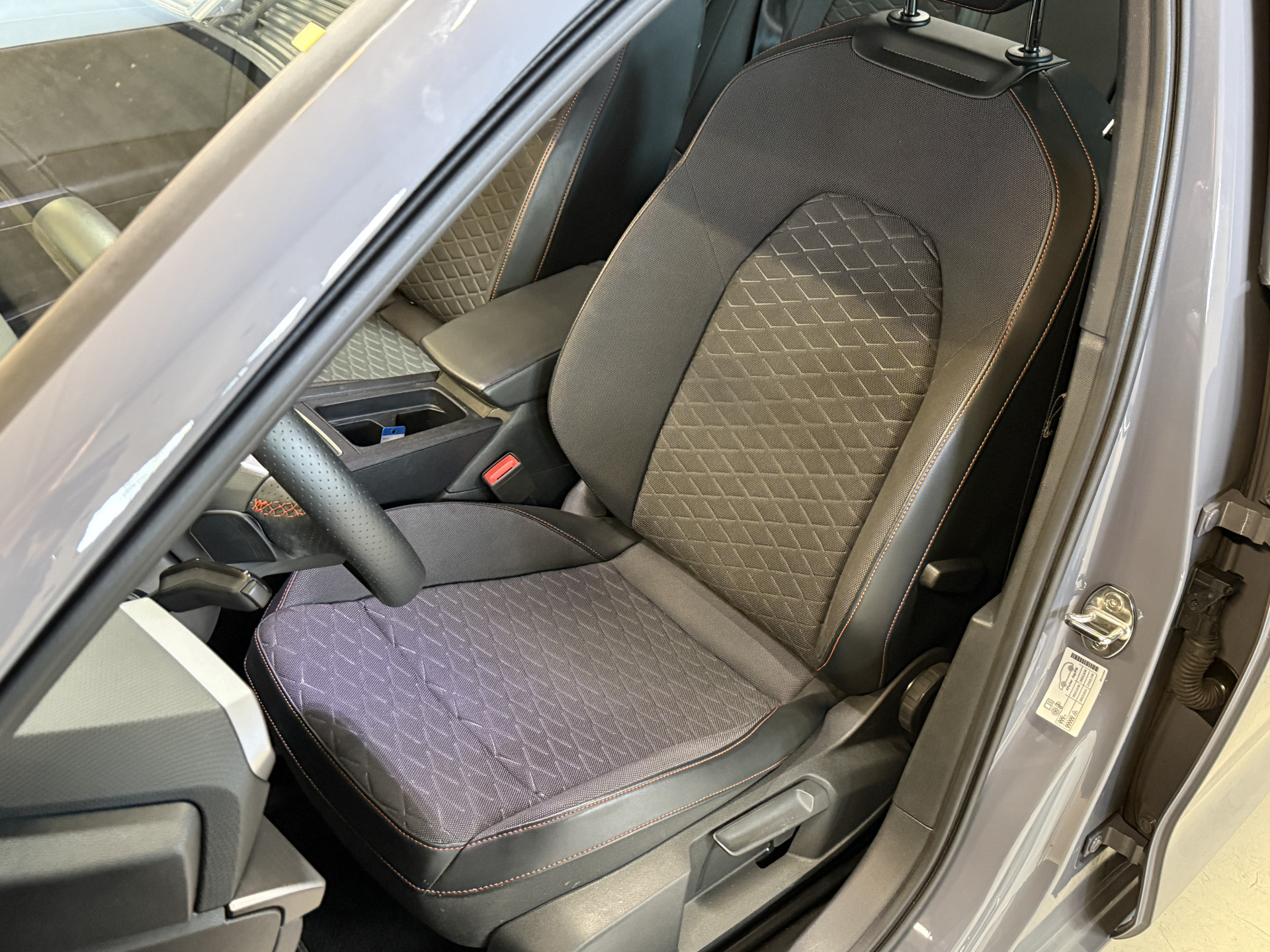 SEAT Leon 1.4 TSI eHybrid PHEV FR Business Intense | Keyless | Apple Carplay | Stoel/Stuurverwarming | Camera