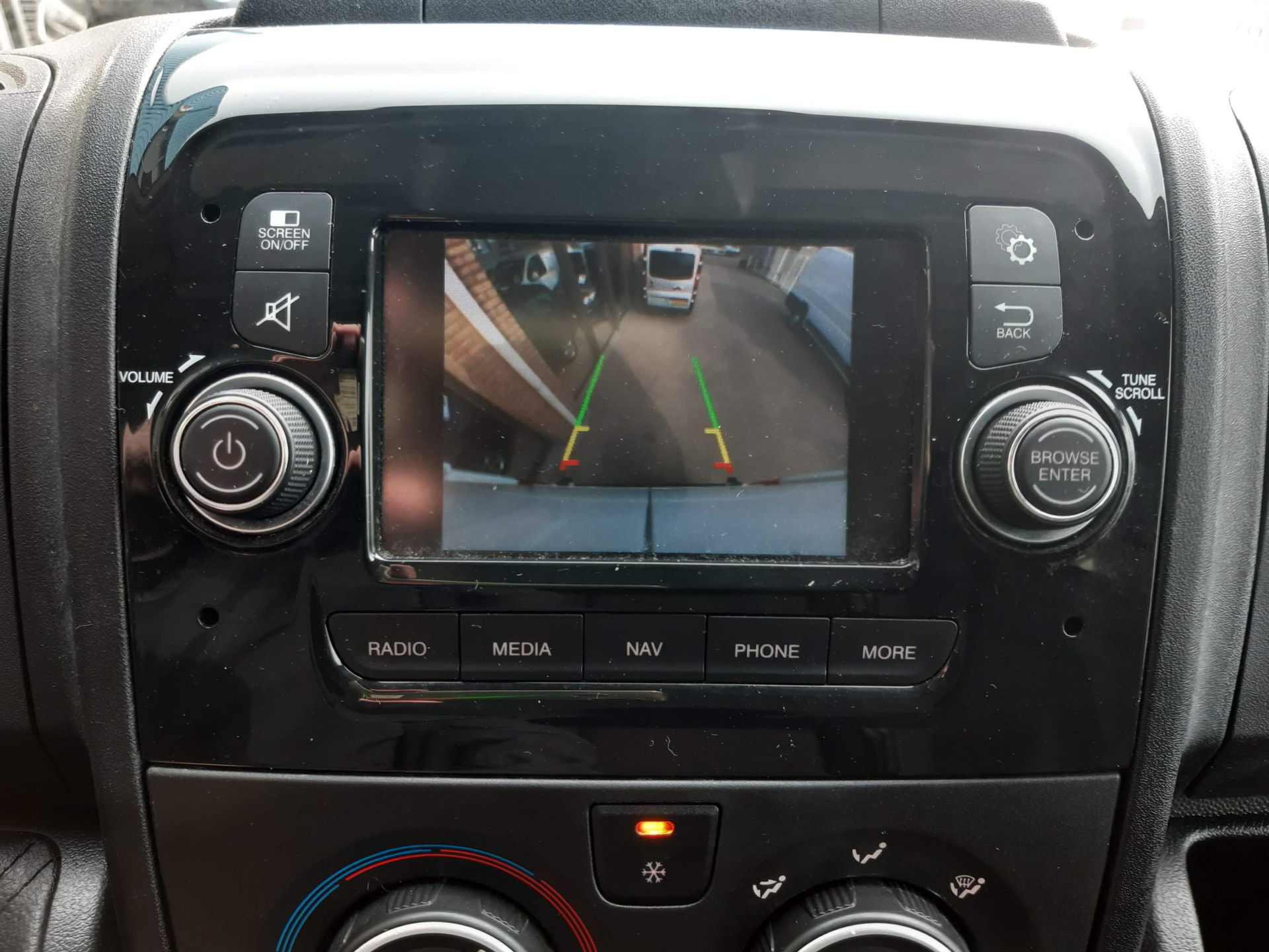 Peugeot Boxer 2.2 BlueHDi 140 Pk L2H2 Airco Cruise control Navigatie