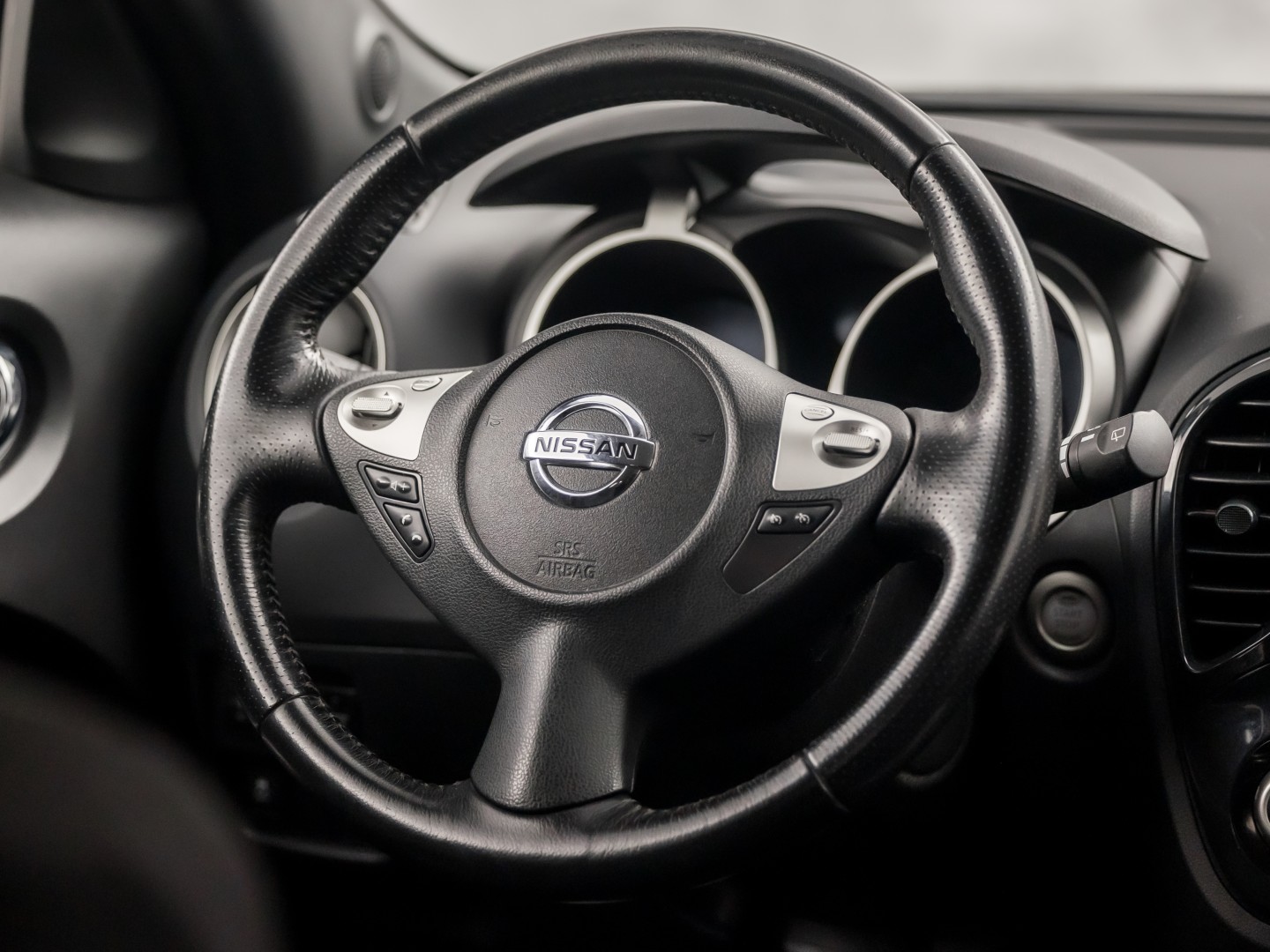 Nissan Juke 1.6 DIG-T Tekna (NAVIGATIE, CLIMATE, CAMERA, GETINT GLAS, KEYLESS, SPORTSTOELEN, LM VELGEN, CRUISE, NIEUWSTAAT)