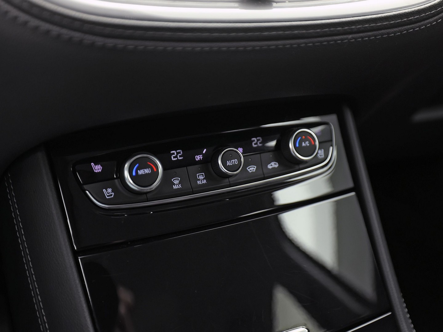 Opel Grandland X 1.2 Turbo Innovation (MEMORY SEAT, NAP, STOELVERWARMING/KOELING, APPLE CARPLAY, KEYLESS, GETINT GLAS, LANE ASSIST, STUURWIEL VERWARMD, NIEUWE APK, NIEUWSTAAT)