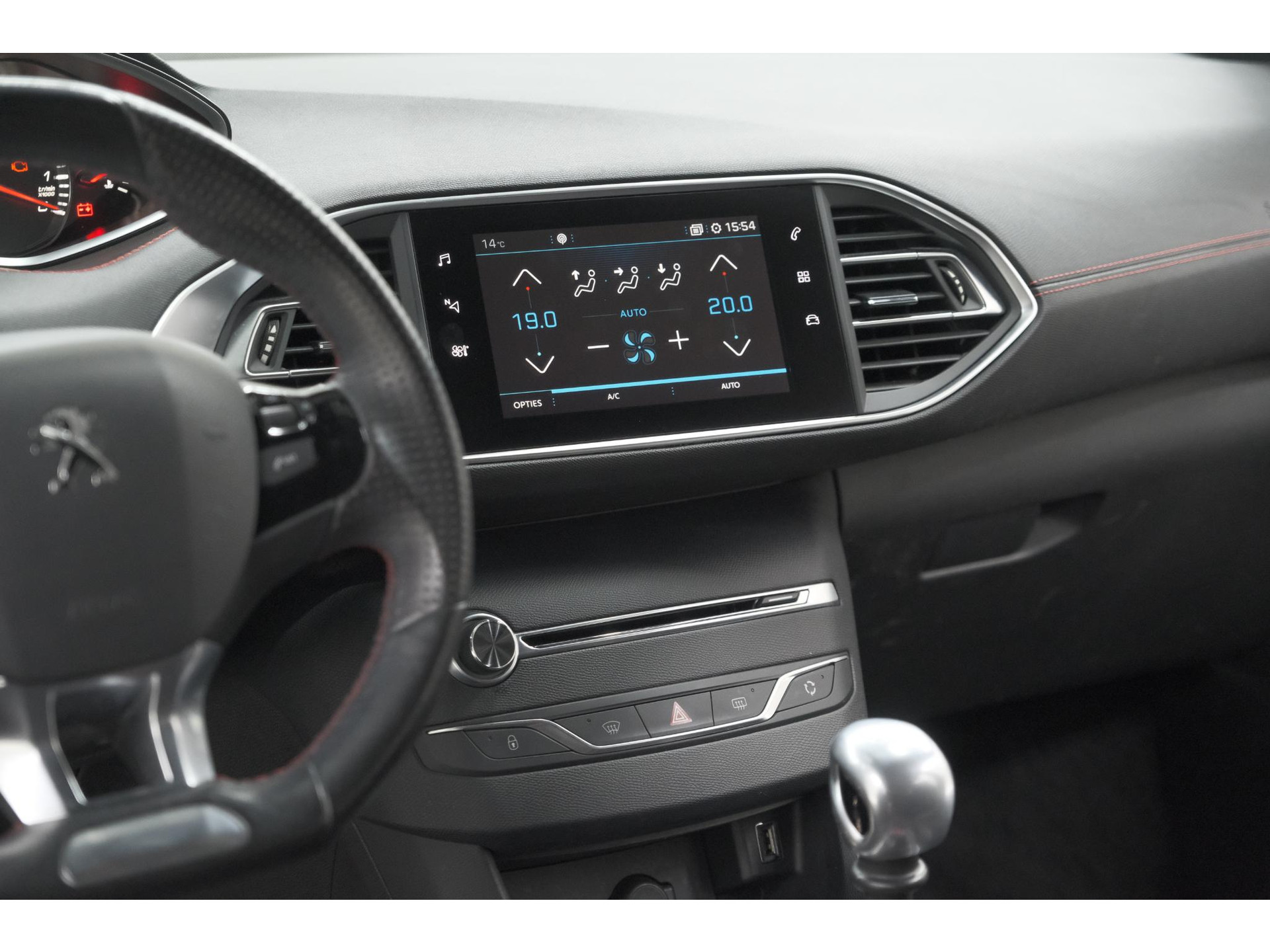 Peugeot 308 SW PureTech 130 GT-line | Trekhaak | Panoramadak | Camera | Alcantara Bekleding | Dodehoekdetectie