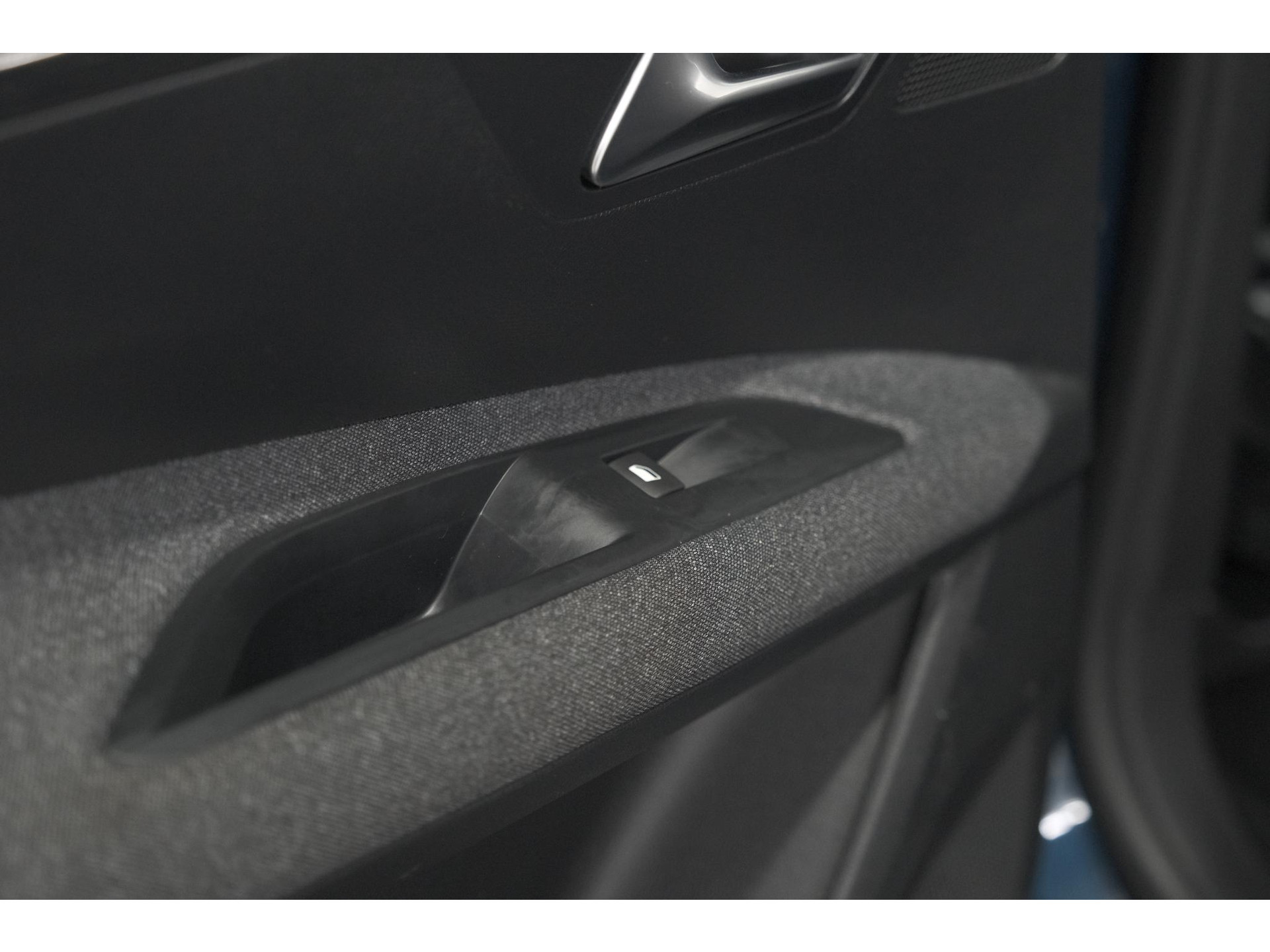 Peugeot 5008 PureTech 130 EAT8 Active Pack | 7 Zitplaatsen | Apple Carplay | Parkeersensoren | Navigatie