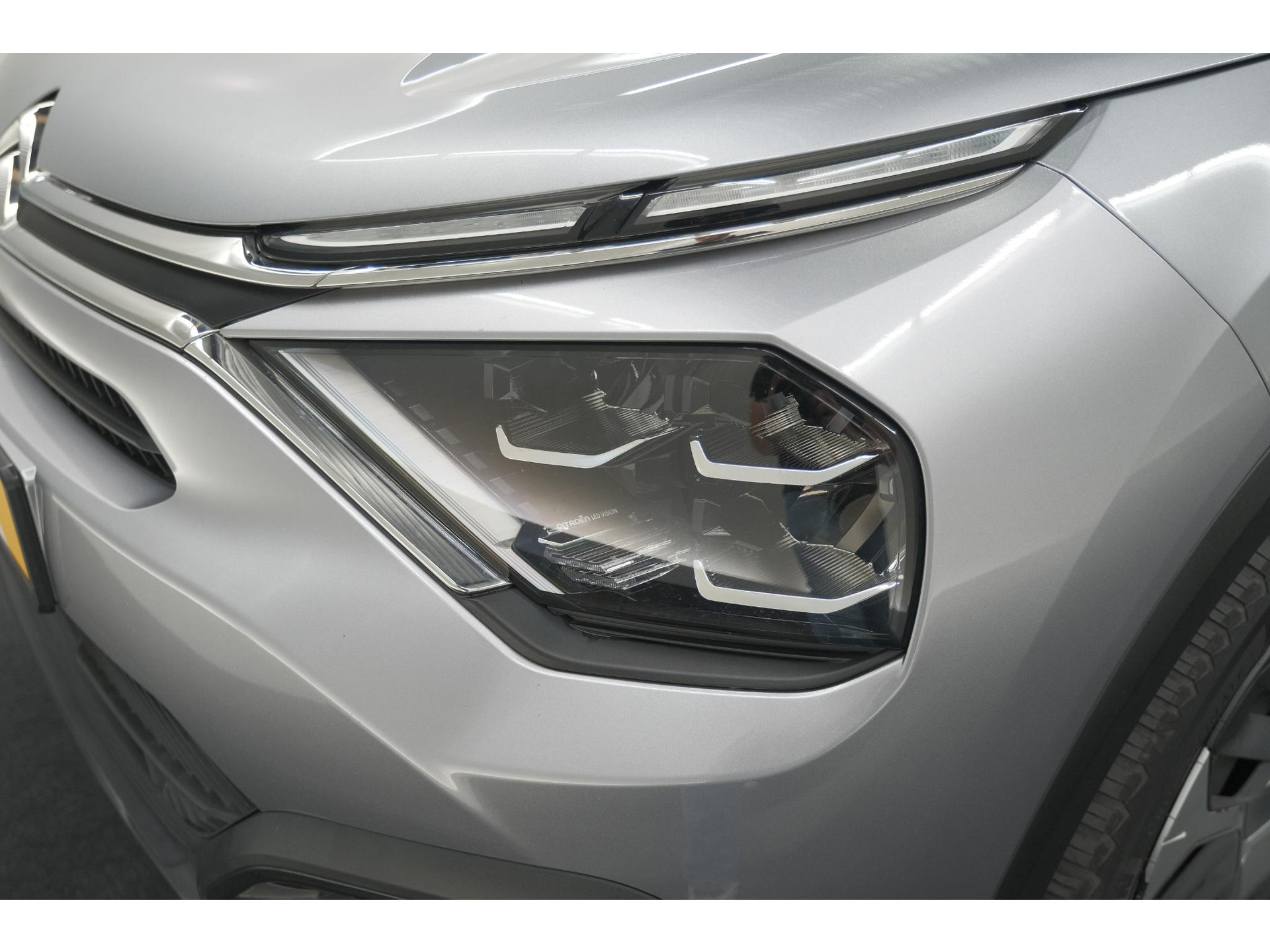 Citroen C4 Puretech 130 Feel | Trekhaak | Camera | Allseason Banden | Climate Control | Parkeersensoren