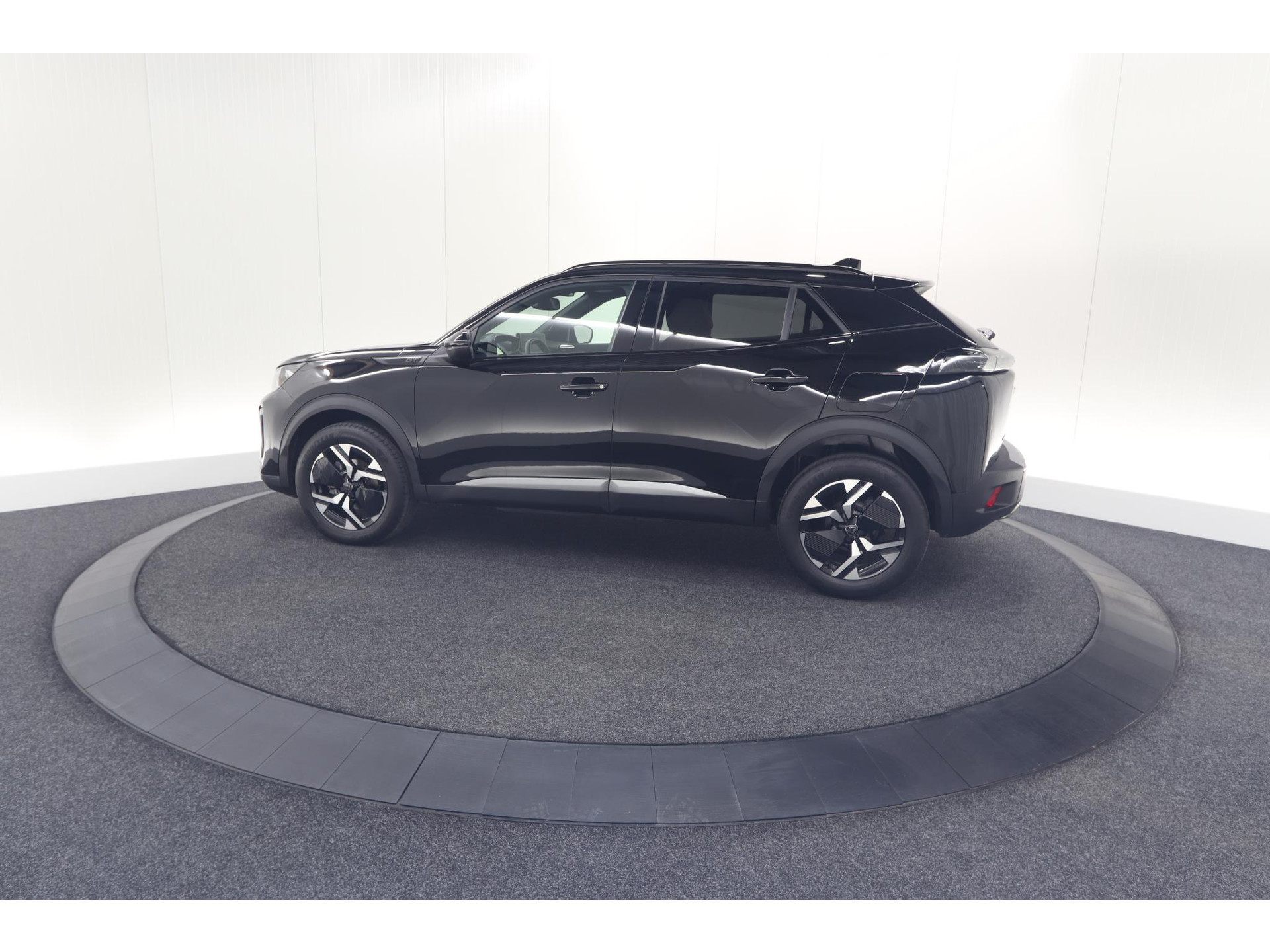 Peugeot 2008 PureTech 130 EAT8 GT | Camera | Parkeersensoren | Apple Carplay