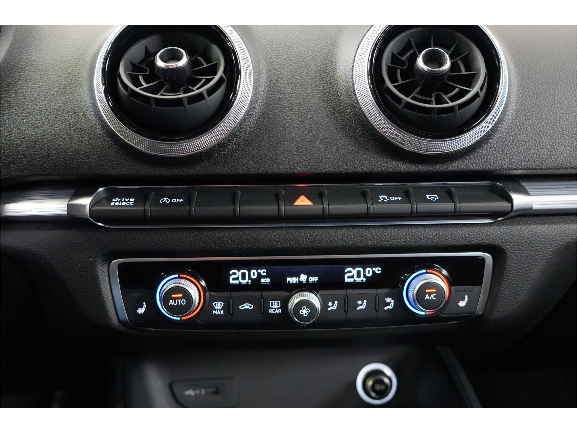 Audi A3 Sportback 35 TFSI CoD Design Pro Line Plus | Trekhaak | Stl. verw. | Climate | PDC | LED |