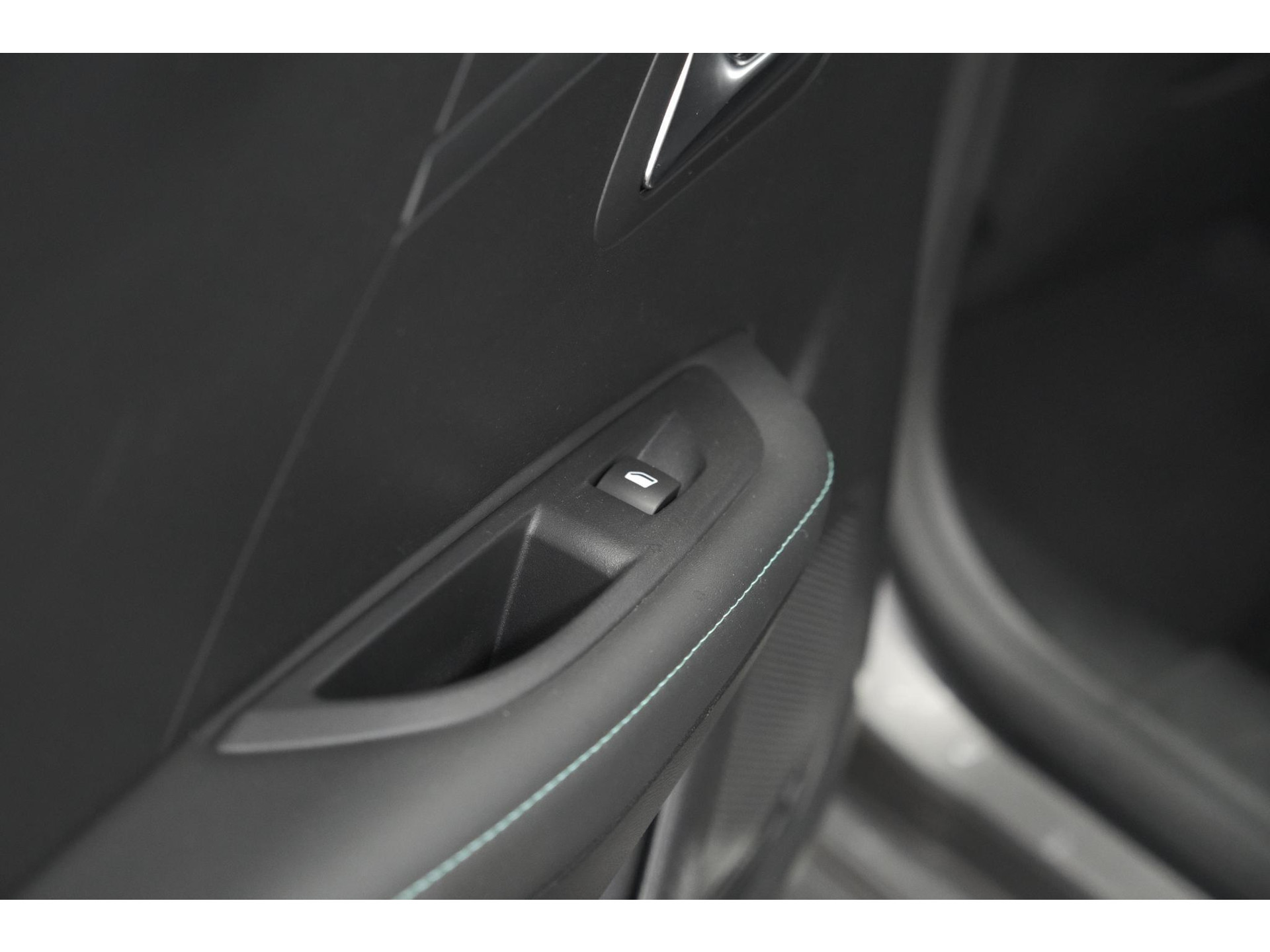 Peugeot 208 PureTech 100 EAT8 Allure Pack | Camera | Apple Carplay | Parkeersensoren | Stoelverwarming