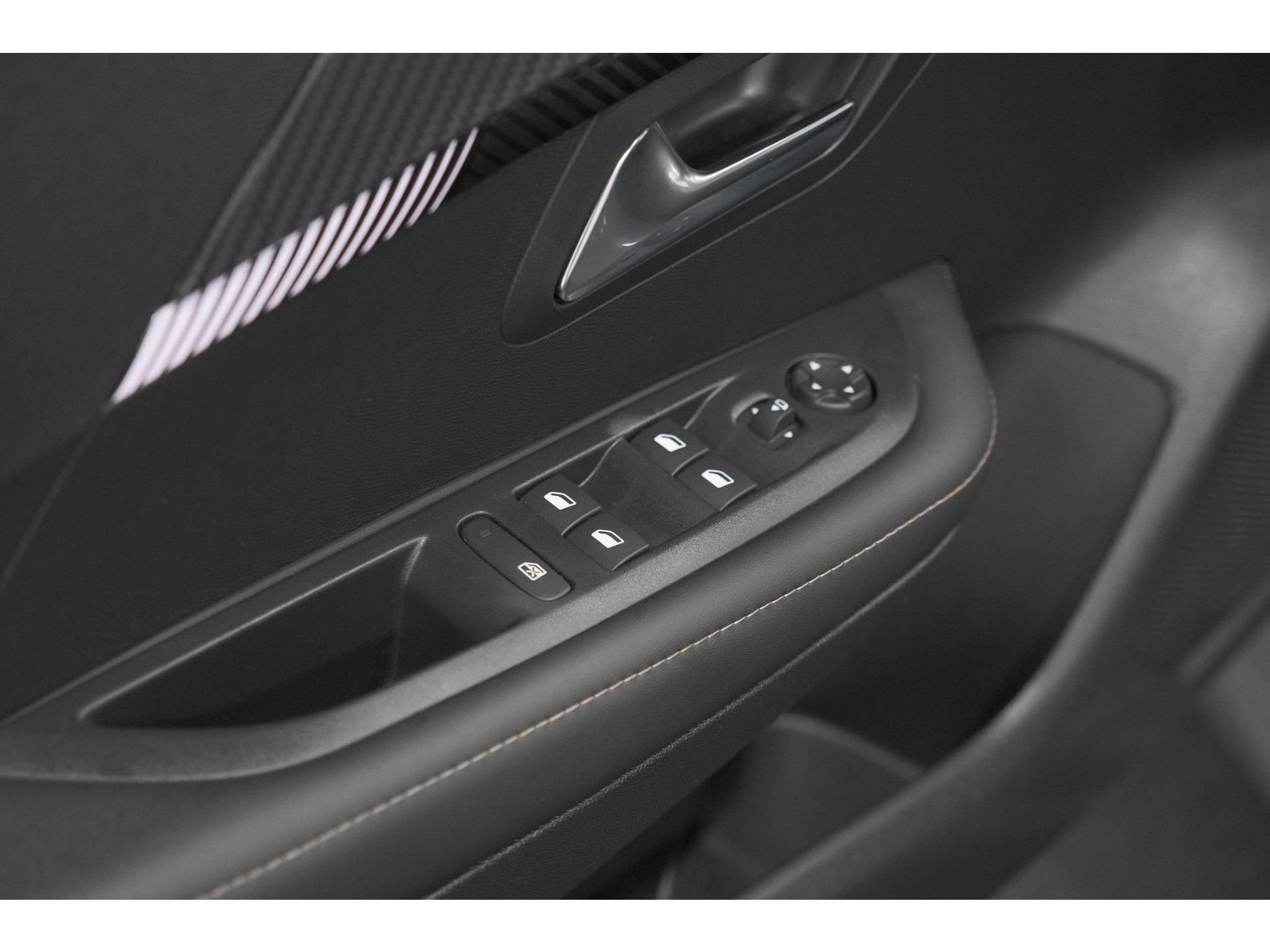 Peugeot 208 PureTech 100 Allure | Gris Selenium | Apple Carplay | Parkeersensoren | Climate Control