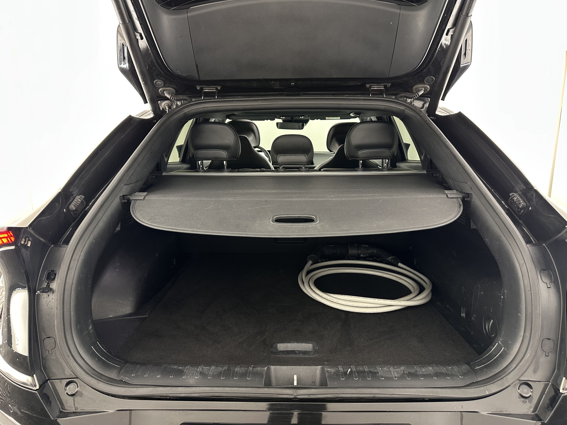 Kia EV6 GT-Line 77.4 kWh (3-Fase-11kW) {SOH-96%} (INCL-BTW) Aut. *HEATPUMP | PANO | HEAD-UP | LEATHER-ALCANTARA | ADAPTIVE-CRUISE | DIGI-COCKPIT | MERIDIAN-AUDIO | MEMORYPACK | FULL-LED | KEYLESS | TOPVIEW | DAB | BLINDSPOT | NAVI-FULLMAP |