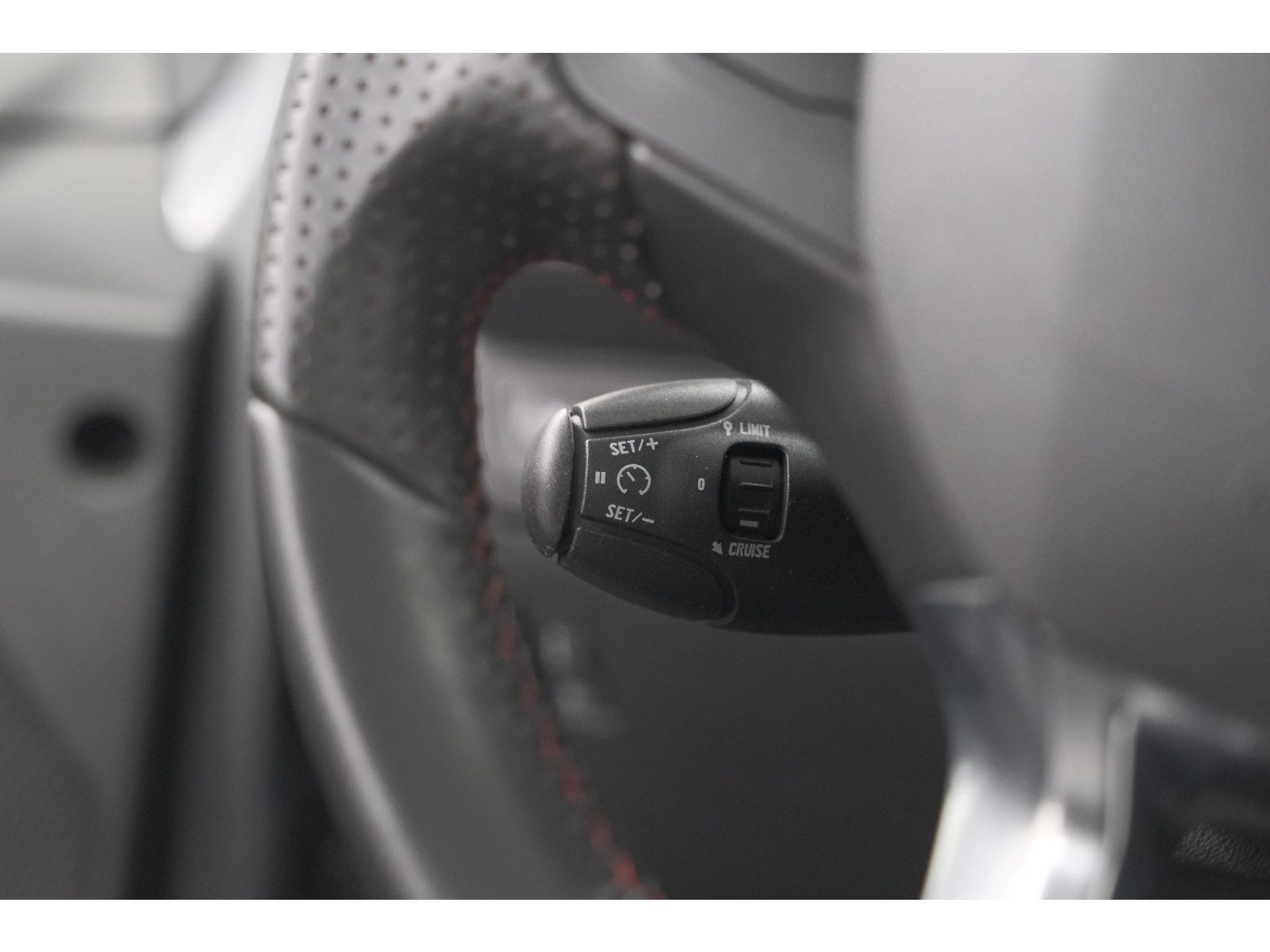 Peugeot 2008 PureTech 110 EAT6 GT-Line | Trekhaak | Panoramadak | Apple Carplay | Parkeersensoren