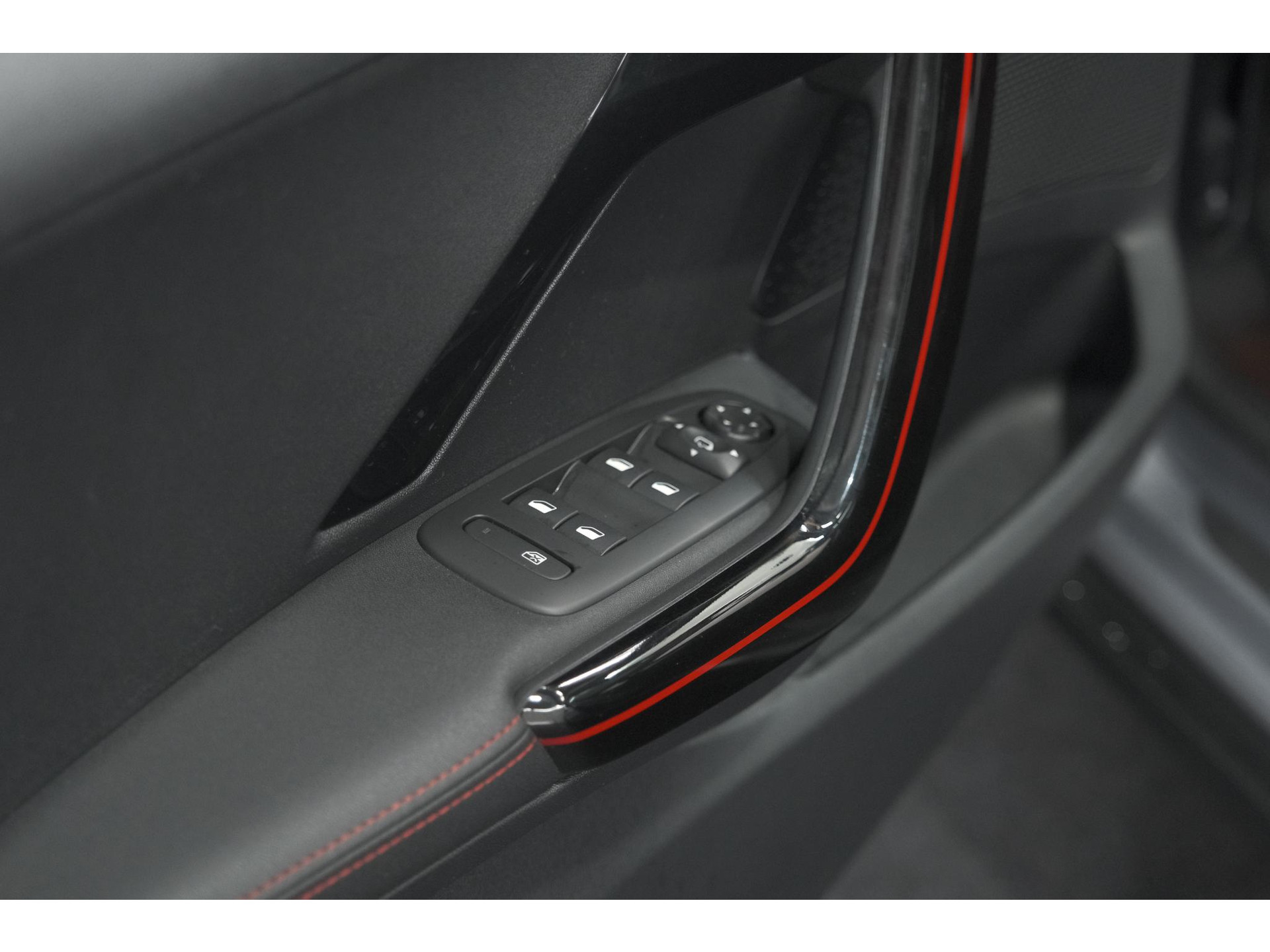 Peugeot 2008 PureTech 110 EAT6 GT | Trekhaak | Camera | Panoramadak | Apple Carplay