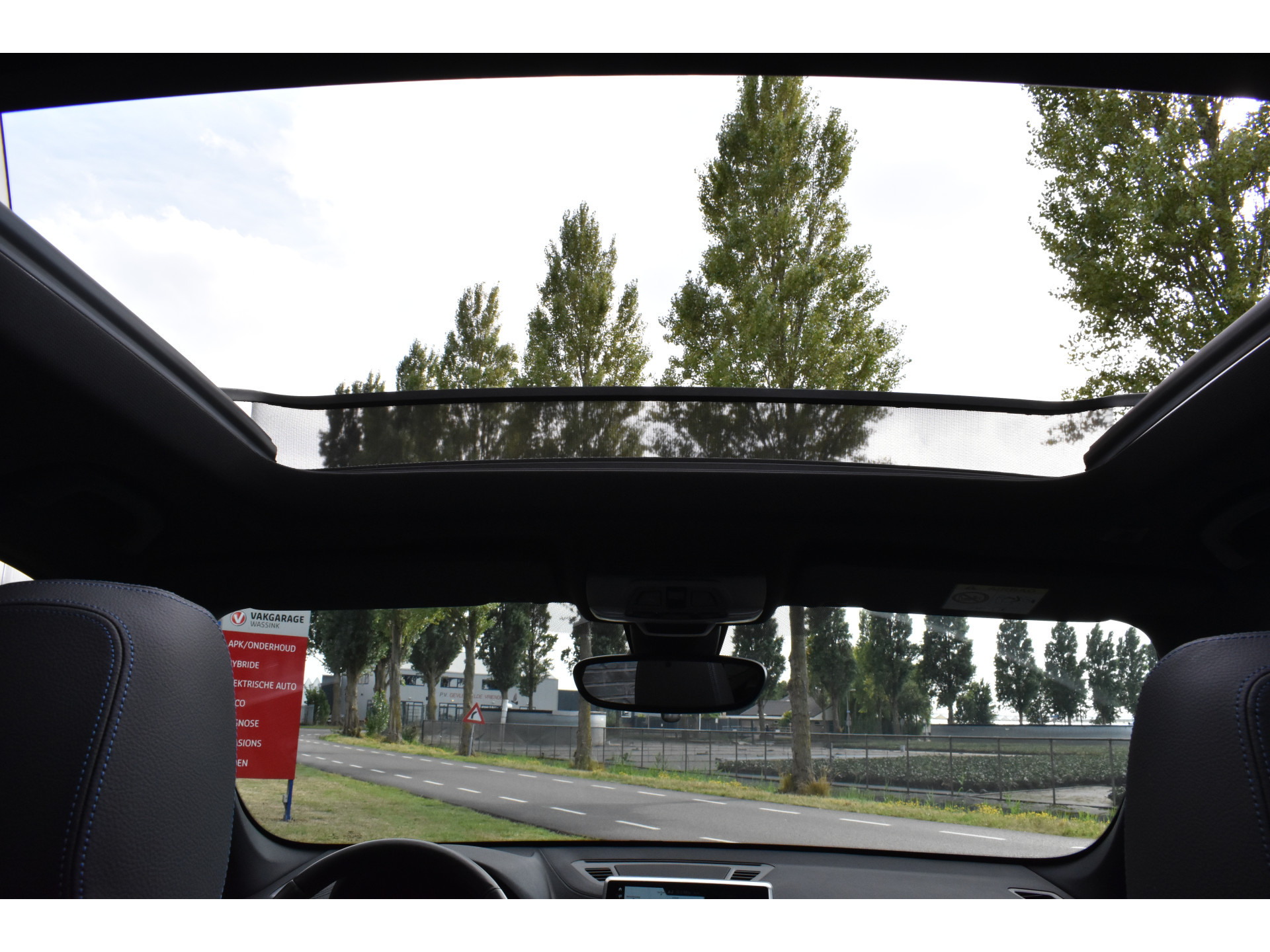 BMW X1 sDrive18i M-Pakket Carplay/Navi Panoradak Automaat Led Stoelverwarming