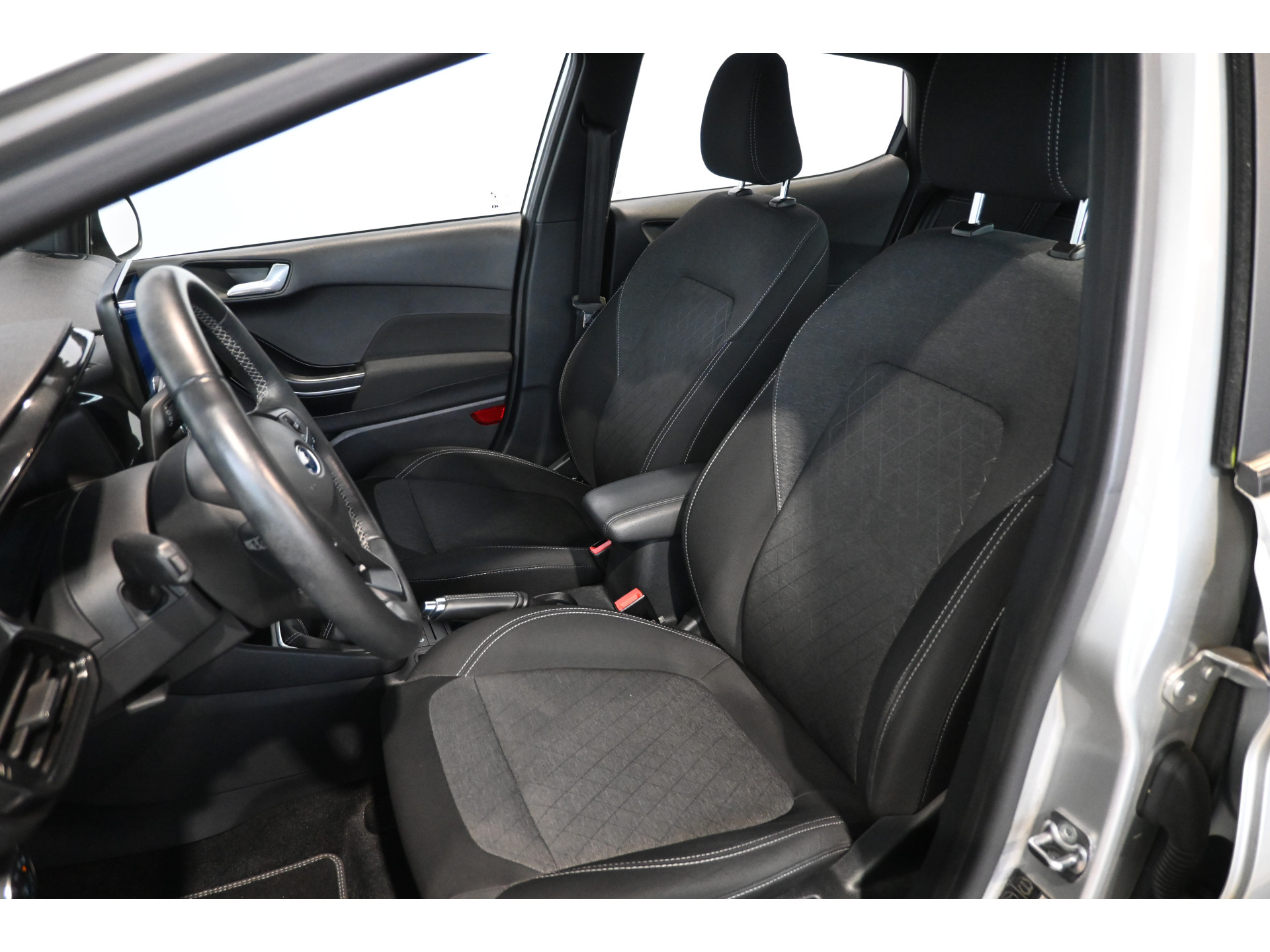 Ford Fiesta 1.0 EcoBoost Hybrid Active X Navigatie Caplay Stoel/Stuurverwarming Goed Onderhouden! Inruil Mogelijk!