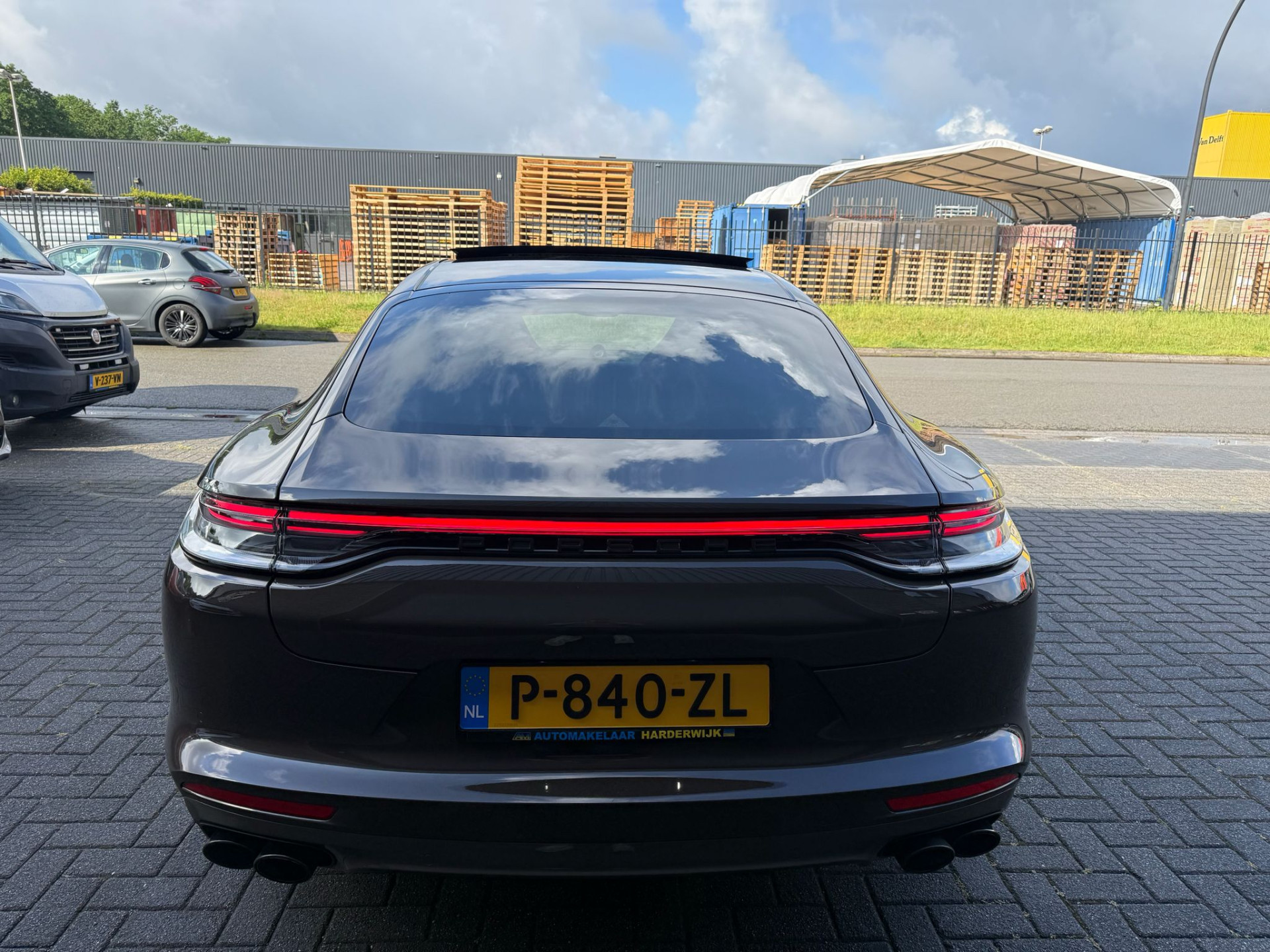 Porsche Panamera 2.9 4 E-Hybrid Platinum Edition | 2E EIGENAAR | 3/6/12MND GARANTIE | ACC | PANO | HUD | CARPLAY | SFEER | 360 CAMERA | BOMVOL | SOFTCLOSE |