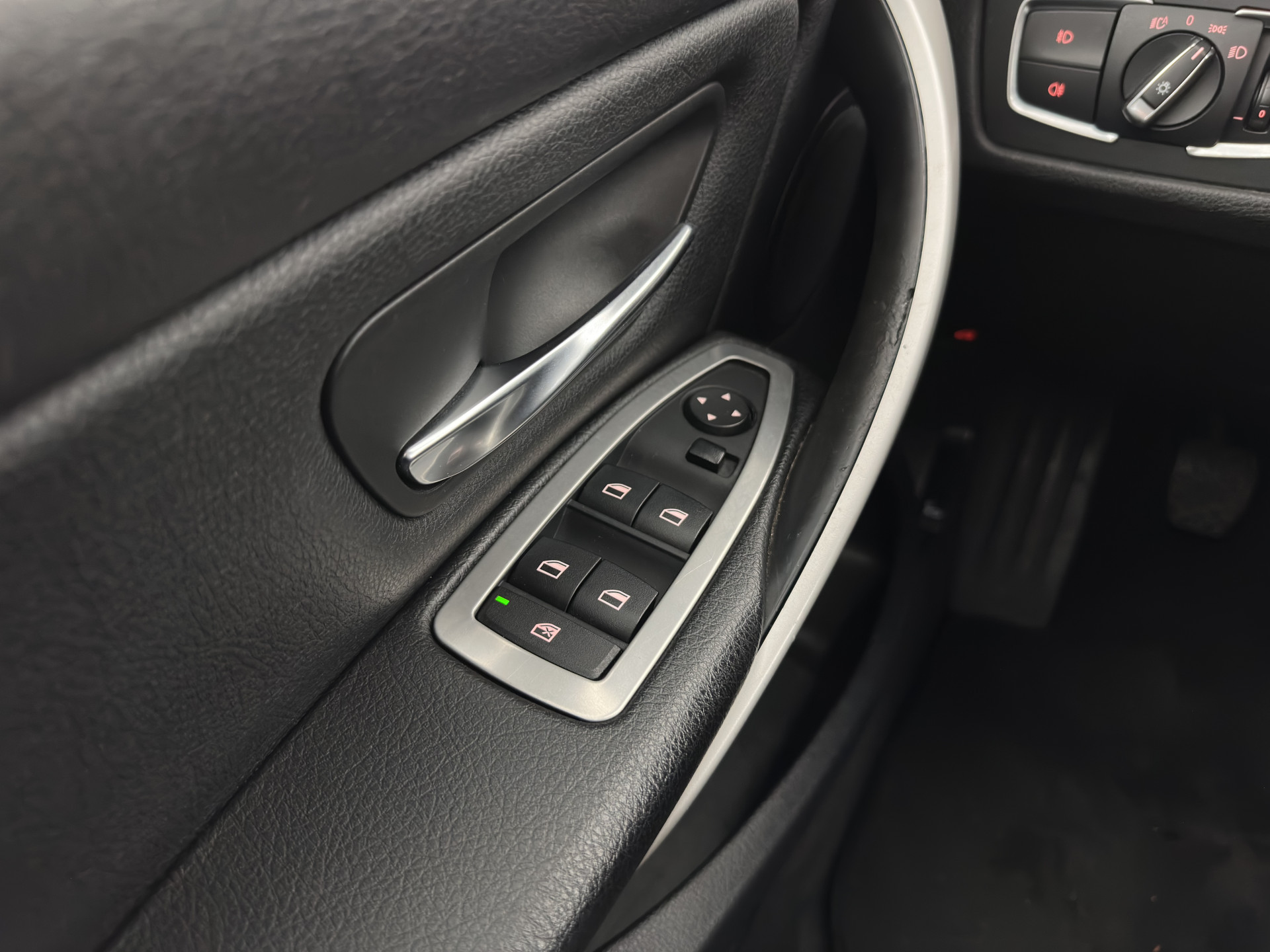 BMW 3-serie Touring 316d High Executive *FULL-LEATHER | NAVI-FULLMAP | HEATED-COMFORTSEATS | AIRCO | CRUISE | PDC | 17''ALU*