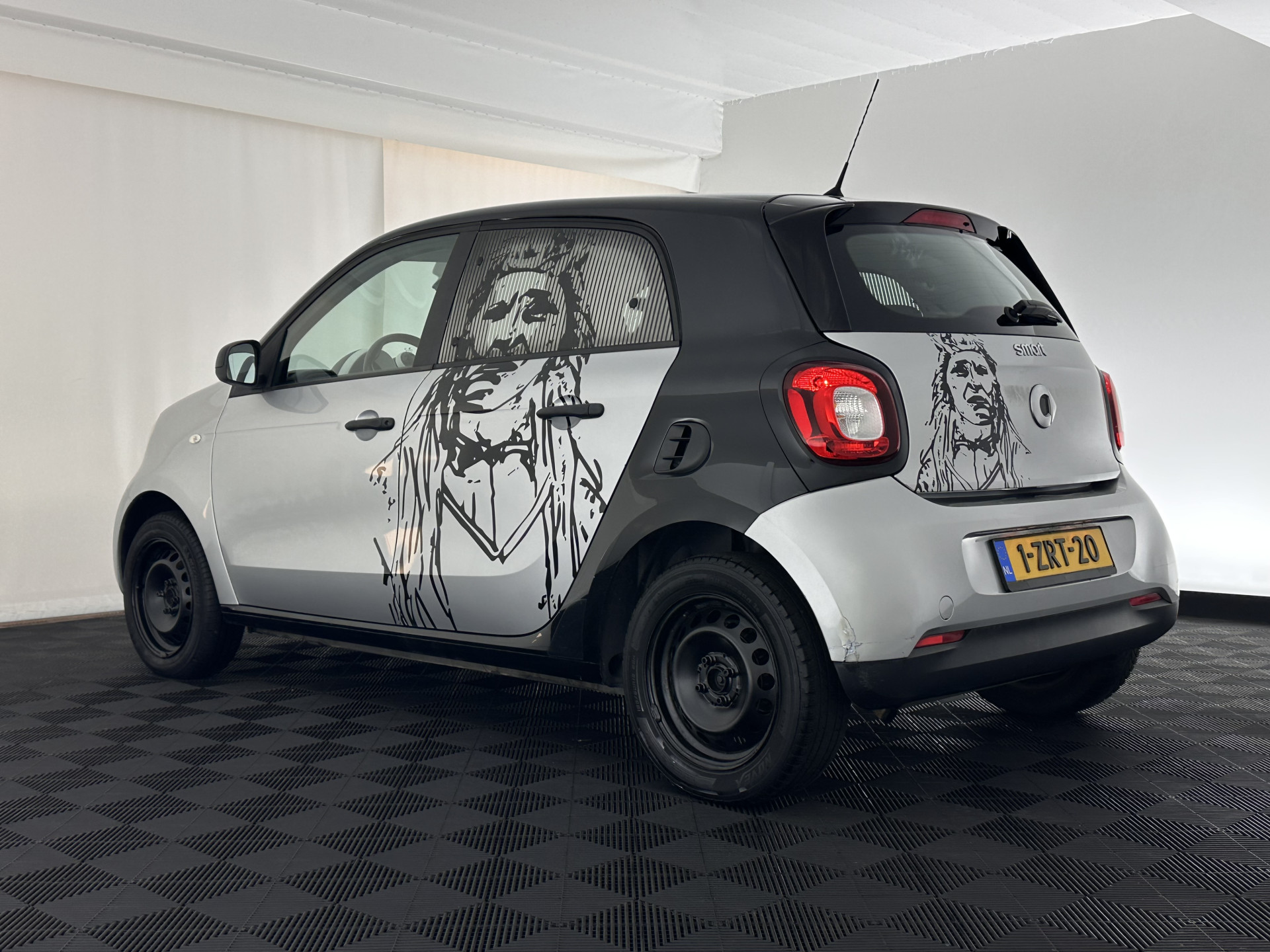 Smart forfour 1.0 Essential Edition *AIRCO | CRUISE | COMFORTSEATS | RADIO-MP3*