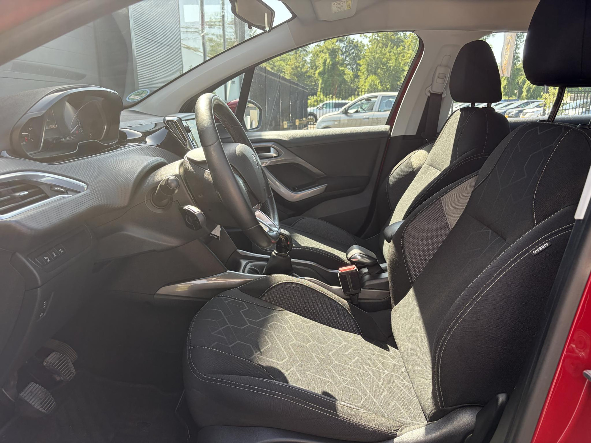 Peugeot 2008 1.2 PureTech Active 110pk,Dealer Onderhouden,Navi,Carplay,Airco,Cruise,Pdc,N.A.P,Apk tot 05-2027