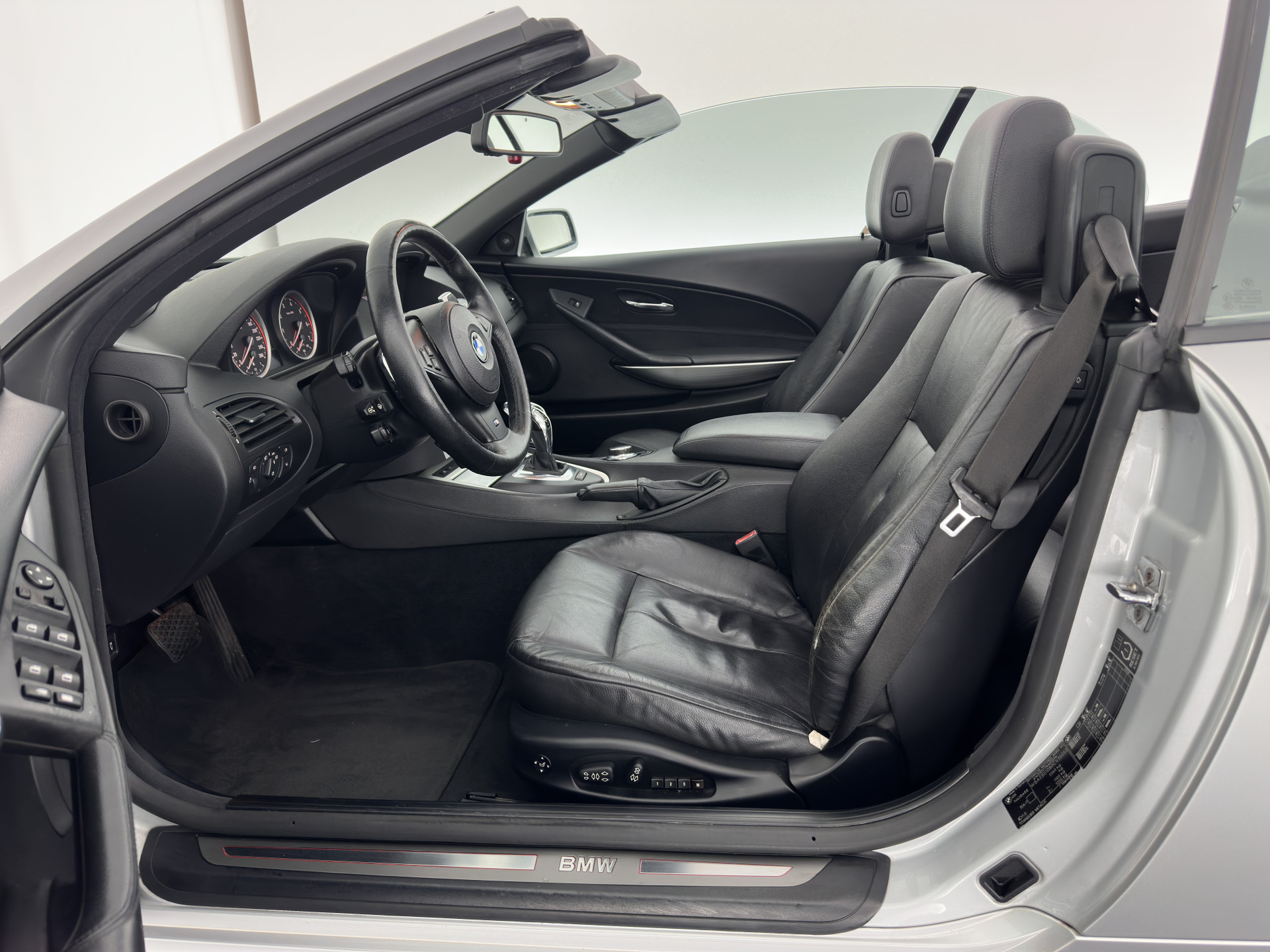 BMW 6-serie Cabrio 650i Aut. *LEATHER | BI-XENON | MEMORY-PACK | SHIFT-PADDLES | HEATED-SPORTSEATS | KEYLESS | NAVI-FULLMAP | ECC | HEAD-UP | PDC | CRUISE | AIRSCARF | 19''ALU*