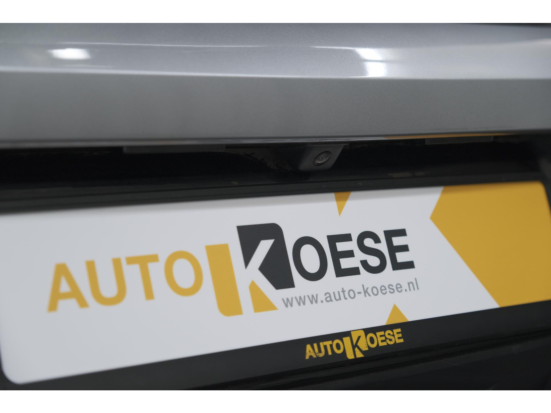 Peugeot 208 PureTech 100 EAT8 Allure | Adaptieve Cruise control |  Camera | Parkeersensoren voor + achter | Navigatie | Apple Carplay
