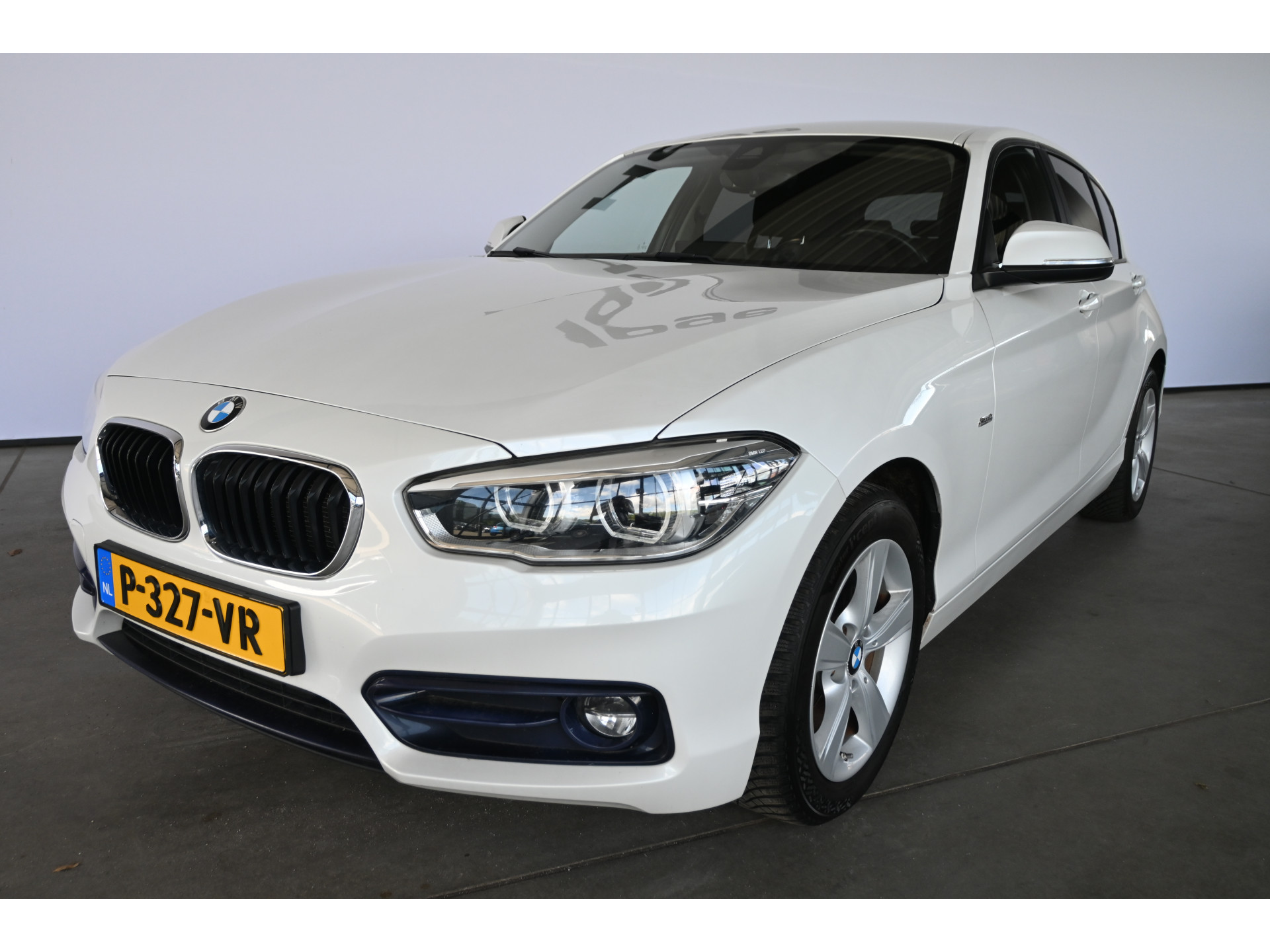 BMW 1-serie 116i Sport Cima Navigatie Pdc Cruise Control LED Stoelverwarming Inruil Mogelijk!