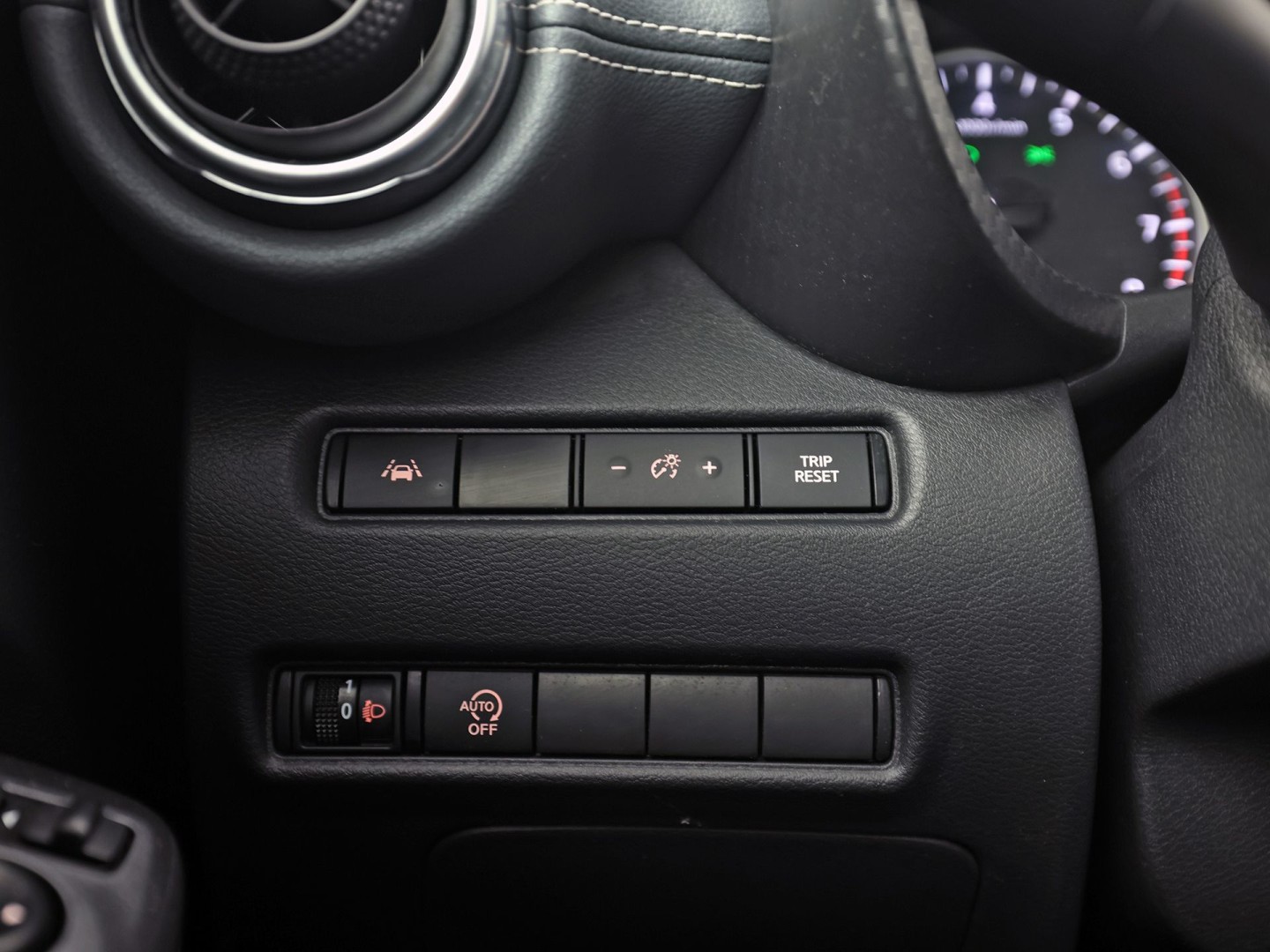 Nissan Juke 1.0 DIG-T N-Connecta (APPLE CARPLAY, GROOT NAVI, CLIMATE, CAMERA, SPORTSTOELEN, GETINT GLAS, KEYLESS START, CRUISE, NIEUWSTAAT)