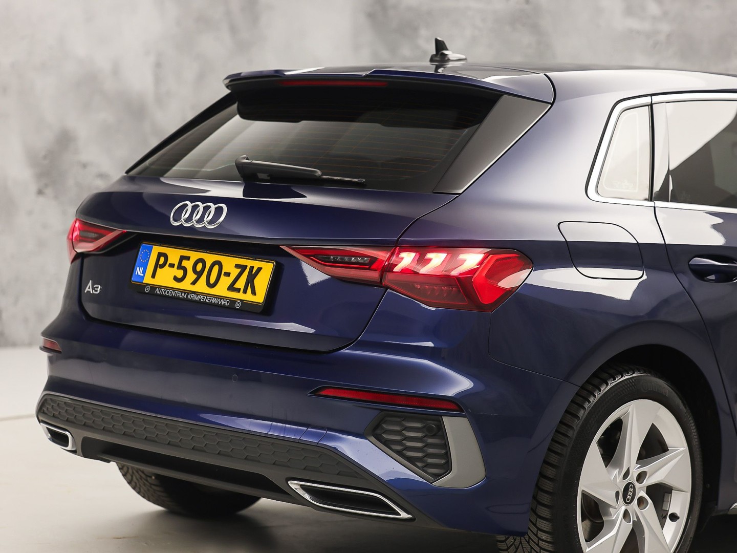 Audi A3 Sportback 30 TFSI S-Line Automaat (2X S-LINE, APPLE CARPLAY, STOELVERWARMING, PLAT S-LINE SPORTSTUUR, GETINT GLAS, SPORTSTOELEN, PARKEERSENSOREN, NIEUWSTAAT)
