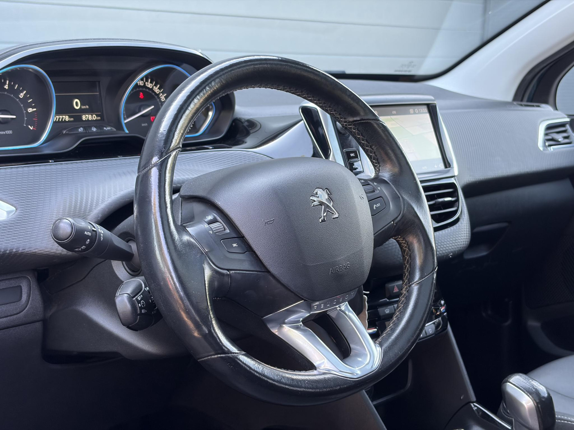 Peugeot 2008 1.2 PureTech Allure ✓1e Eigenaar✓D-riem vv in 2025✓110pk✓Navi✓Pano✓Carplay✓Pdc V+A✓Lm velgen✓N.A.P✓Halfleder✓Clima✓Apk tot 10-2027