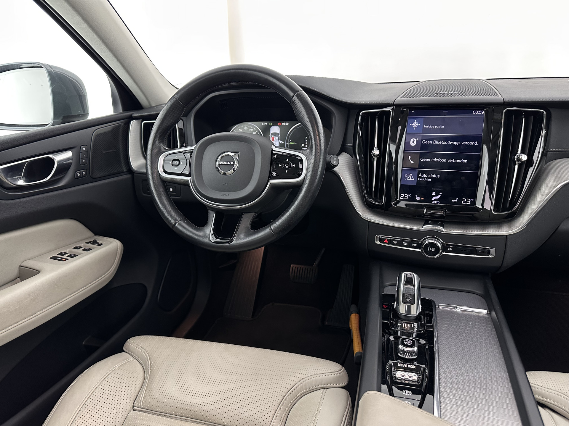 Volvo XC60 2.0 T8 Twin Engine AWD Inscription (Plug-In) (INCL-BTW) Aut. *PANO | LEATHER | FULL-LED | MEMORY-PACK | HARMAN/KARDON | TOPVIEW | DIGI-COCKPIT | KEYLESS | HEATED-SPORTSEATS | NAVI-FULLMAP | ECC | PDC | ADAPTIVE-CRUISE | TOWBAR | HEAD-UP