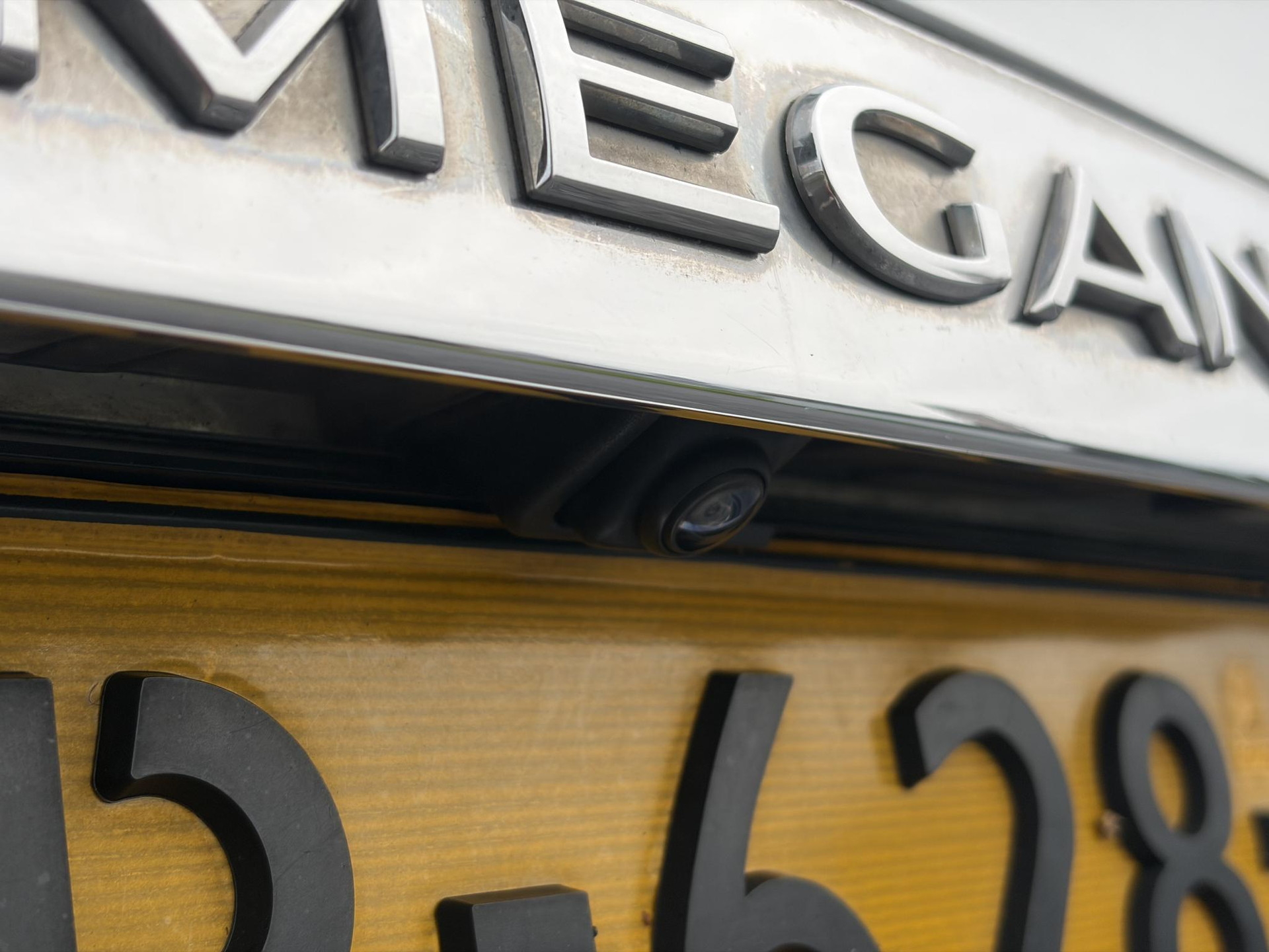 Renault Mégane Estate 1.2 TCe Bose ✓2 Eigenaar✓Pano✓Camera✓Net beurt gehad✓Navi✓Keyless✓Clima✓Cruise✓Leder✓131pk✓Pdc V+A✓6 Bak✓Rijstrooksensor✓Dodehoeksensor✓17'' Lm velgen✓N.A.P✓Apk tot 09-2027