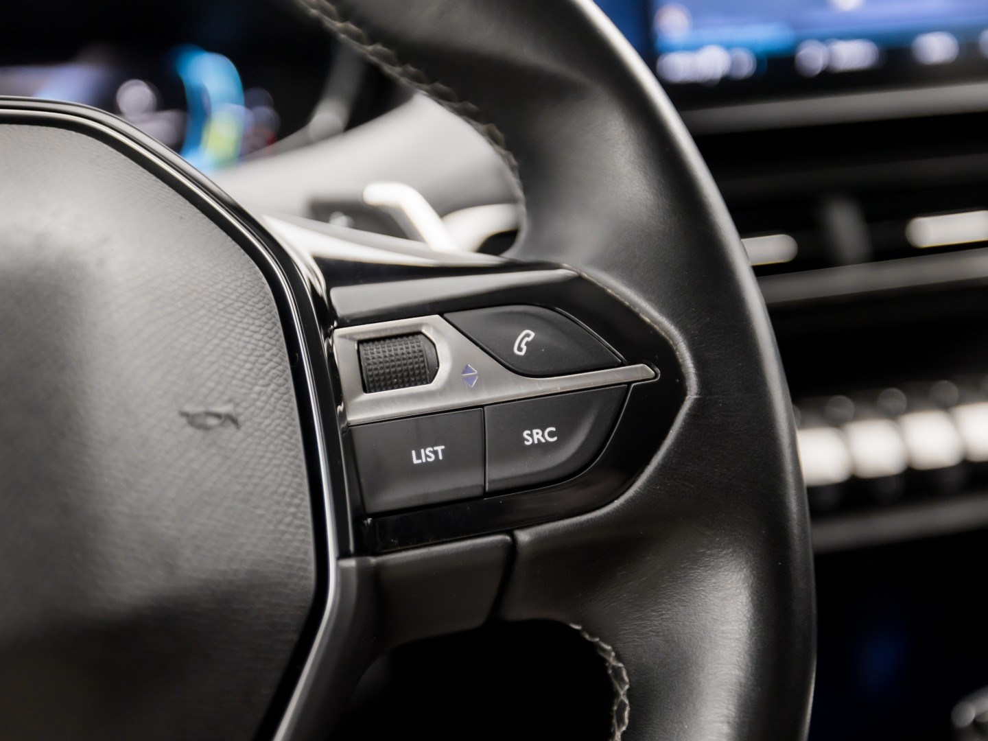 Peugeot 3008 1.6 HYbrid 225 Allure Sport 225Pk Automaat (APPLE CARPLAY, GROOT NAVI, 360 CAMERA, LEDER, KEYLESS, SPORTSTOELEN, GETINT GLAS, LANE ASSIST, NIEUWSTAAT)