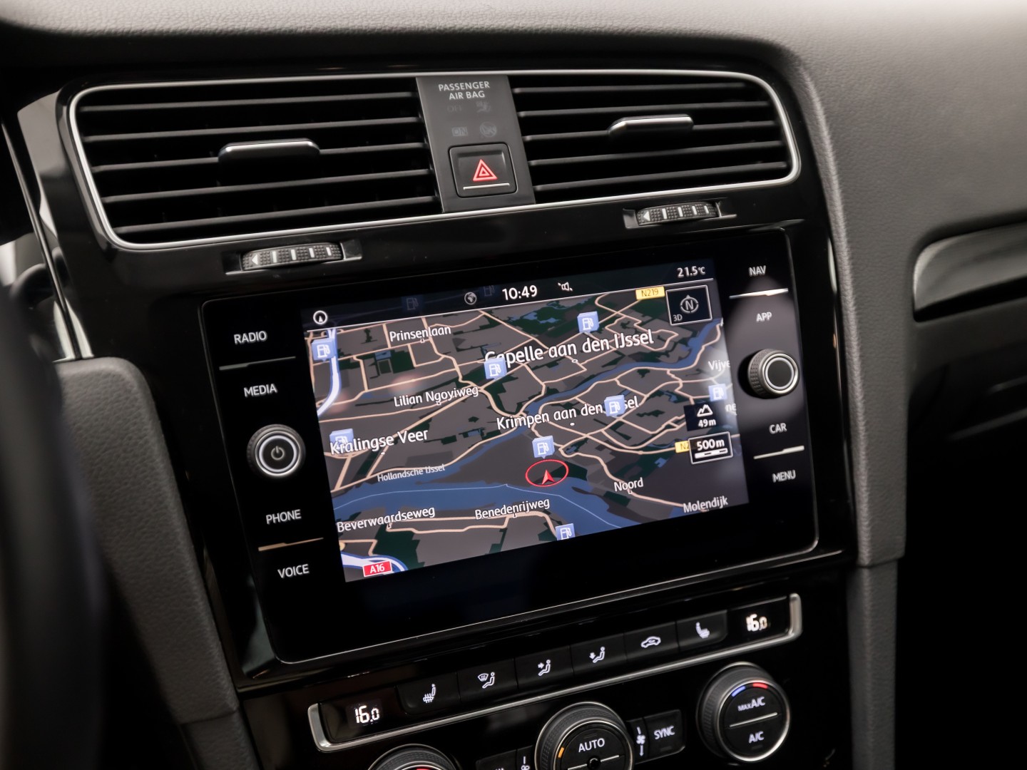 Volkswagen Golf 1.5 TSI 131PK Sportline (APPLE CARPLAY, GROOT NAVI, 4 CILINDER, CLIMATE, LED KOPLAMPEN, STOELVERWARMING, SPORTSTOELEN, GETINT GLAS, LM VELGEN, ADAPTIVE CRUISE, PARKEERSENSOREN, NIEUWSTAAT)