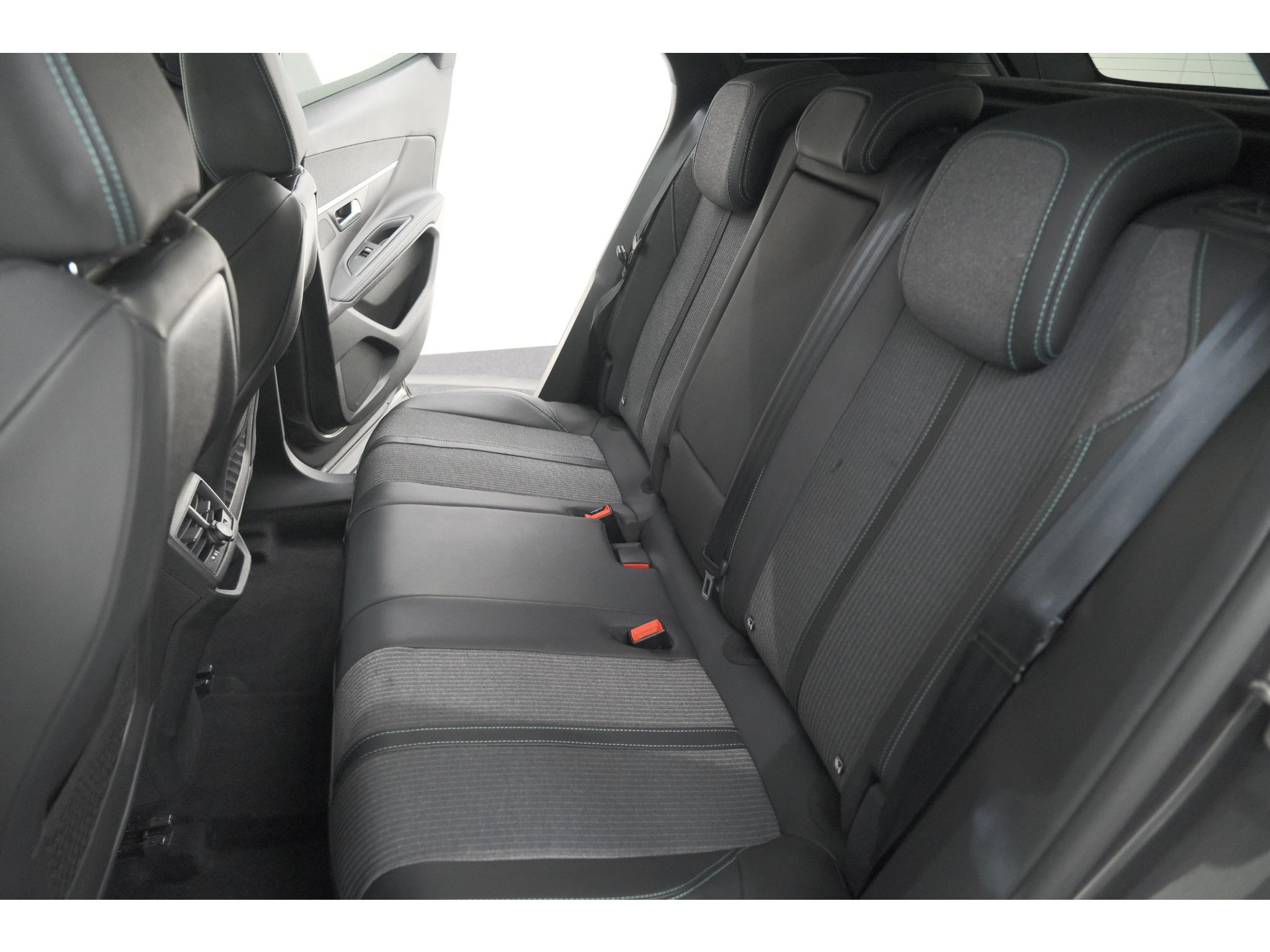 Peugeot 3008 PureTech 130 EAT8 Allure | Camera | Adaptieve Cruise Control | Elektrische Kofferklep