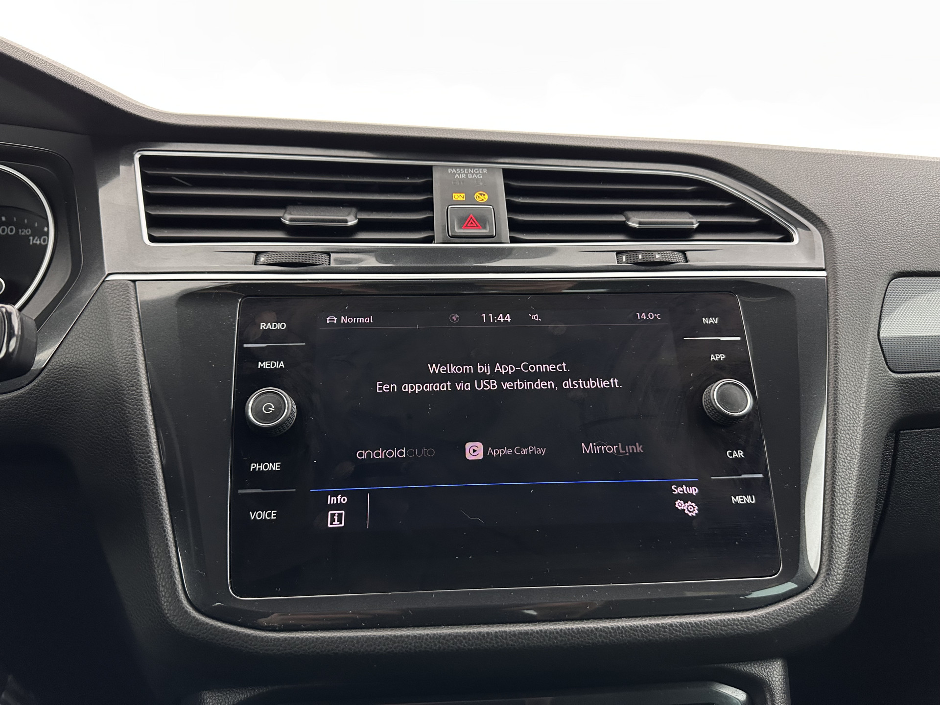 Volkswagen Tiguan 2.0 TSI 4Motion R-Line Highline Aut. *ADAPTIVE-CRUISE | LEATHER-MICROFIBRE | FULL-LED | NAVI-FULLMAP | HEATED-SPORTSEATS | CAMERA | SHIFTPADDLES | PRIVACYGLASS | CARPLAY | ECC | PDC | 20''ALU*