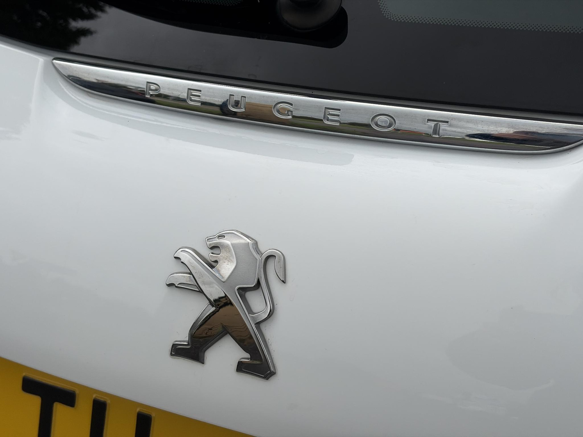 Peugeot 208 1.2 PureTech Blue Lion ✓D-riem vv 2024✓Dealer Onderhouden✓Carplay✓Navi✓Trekhaak✓2e Eigenaar✓Recent beurt gehad✓Airco✓Cruise✓Pdc✓5 Deurs✓Weinig Km✓N.A.P✓Apk tot 08-2027