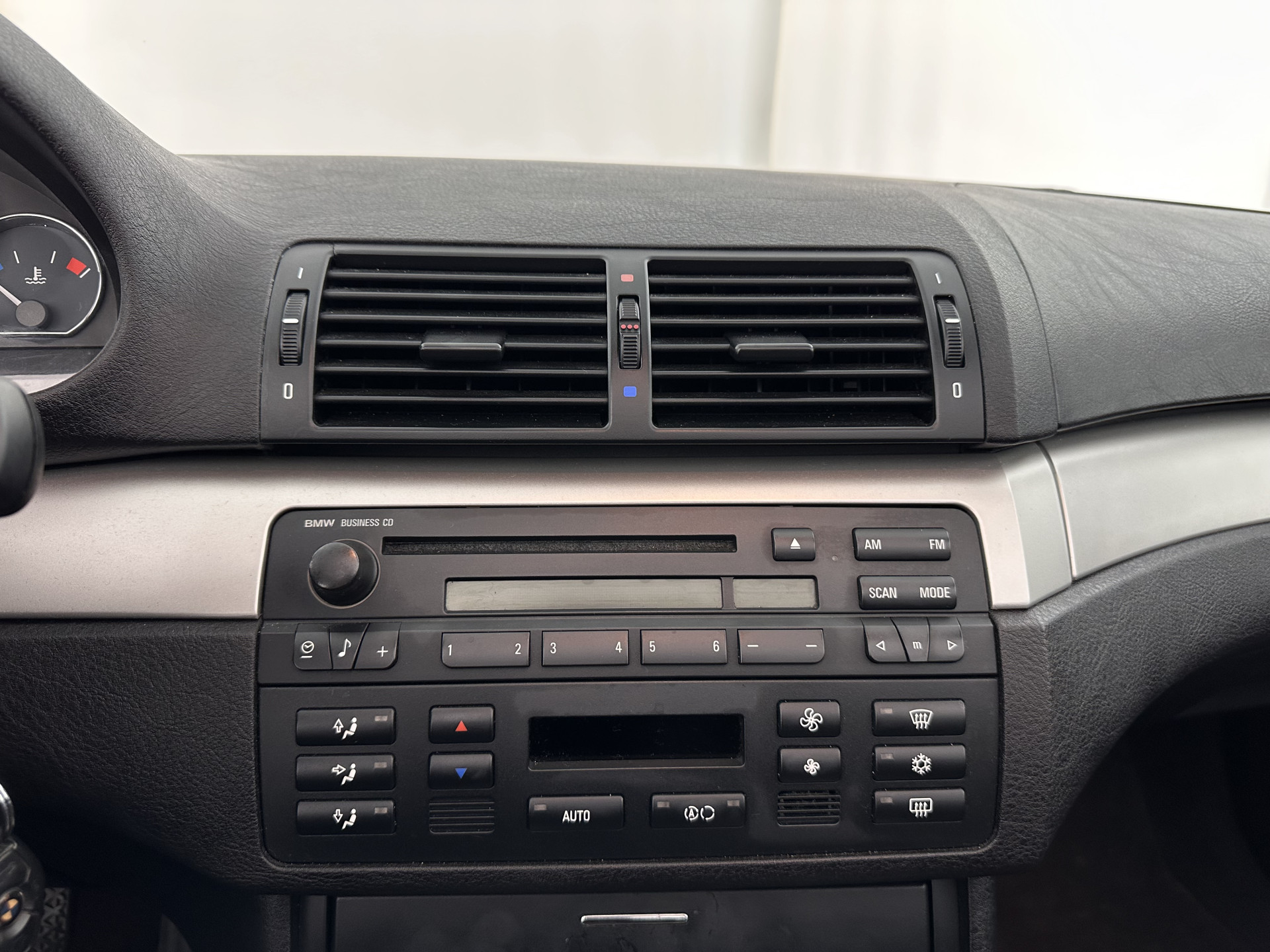 BMW 3-serie Cabrio 330Cd #car smokes excessively*LEATHER | XENON | MEMORY-PACK | SPORT-SEATS | ECC | CRUISE | 17''ALU | TOWBAR*