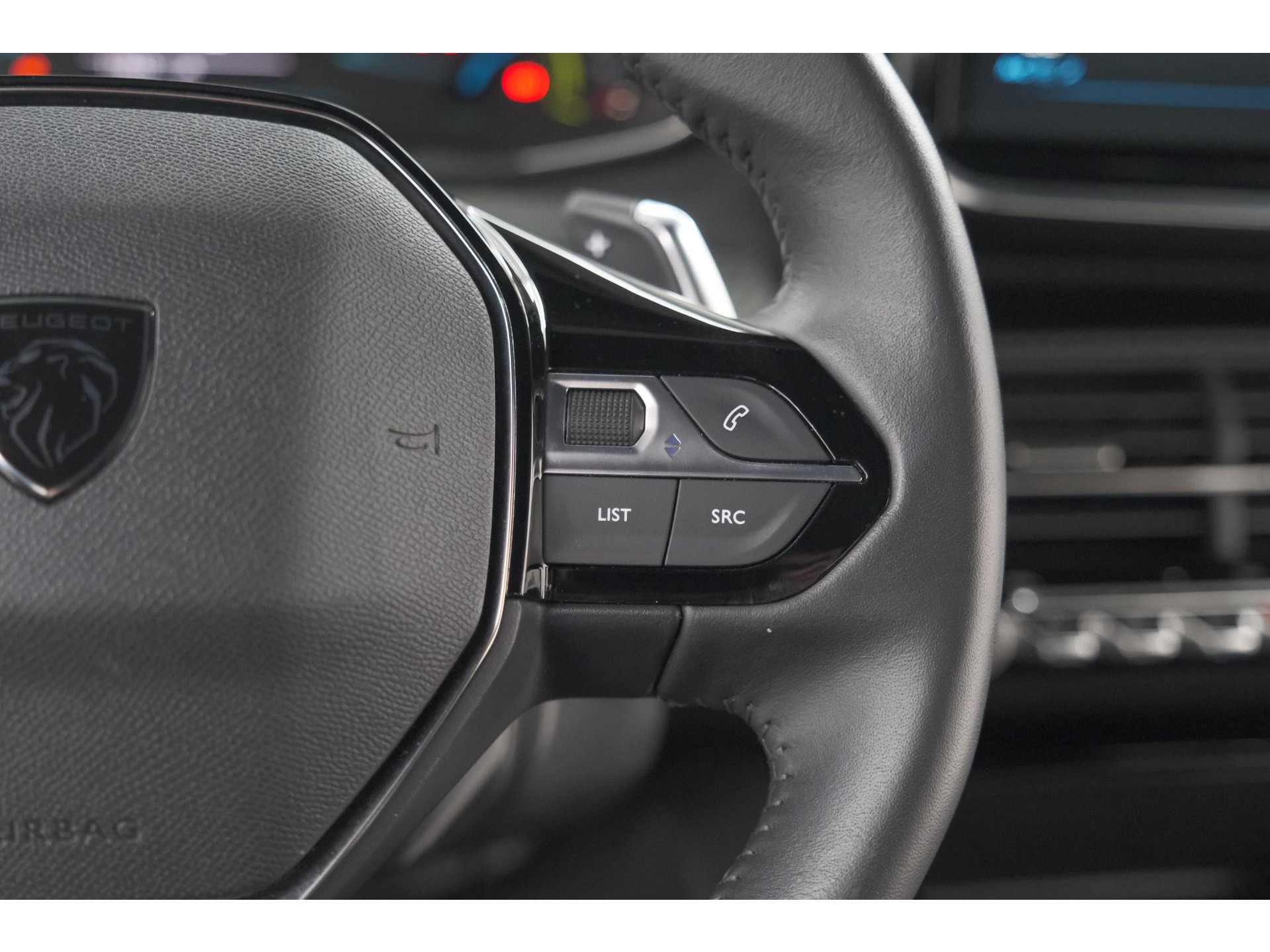 Peugeot 2008 1.2 Hybrid 136 Style | Apple Carplay | Parkeersensoren | Climate control