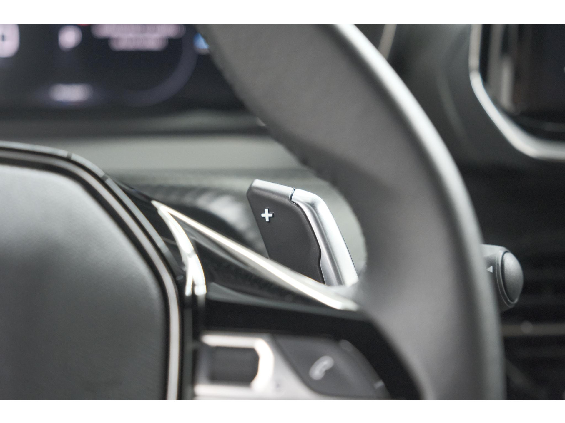 Peugeot 2008 1.2 Hybrid 145 Allure | Apple Carplay | Climate Control | Parkeersensoren Voor + Achter