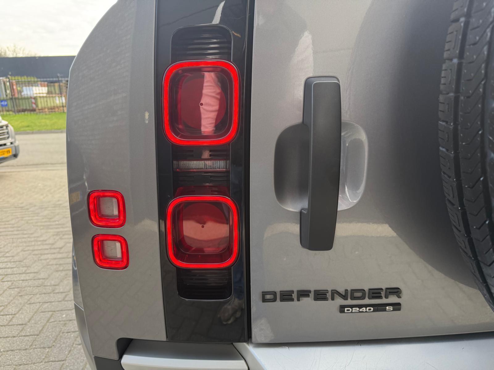 Land Rover Defender 2.0 D240 110 S | 3/6/12MND GARANTIE | GRIJSKENTEKEN| PANO | CRUISE | LED | CARPLAY | DAB | NAVI | LMV |