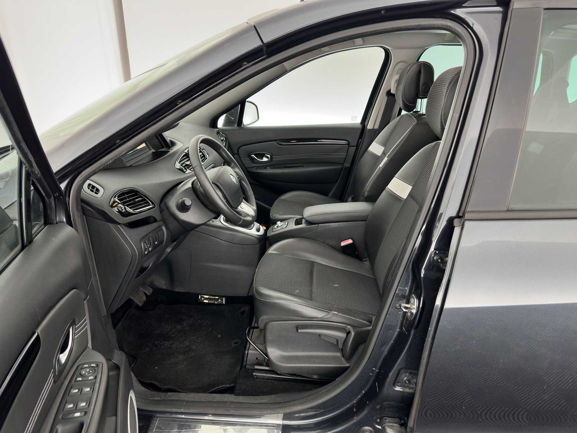 Renault Scénic 2.0 Aut. *PANO | LEATHER-FABRIC | NAVI-FULLMAP | KEYLESS | ECC | DIGIT-COCKPIT | PDC | CRUISE | TOWBAR |  17''ALU*