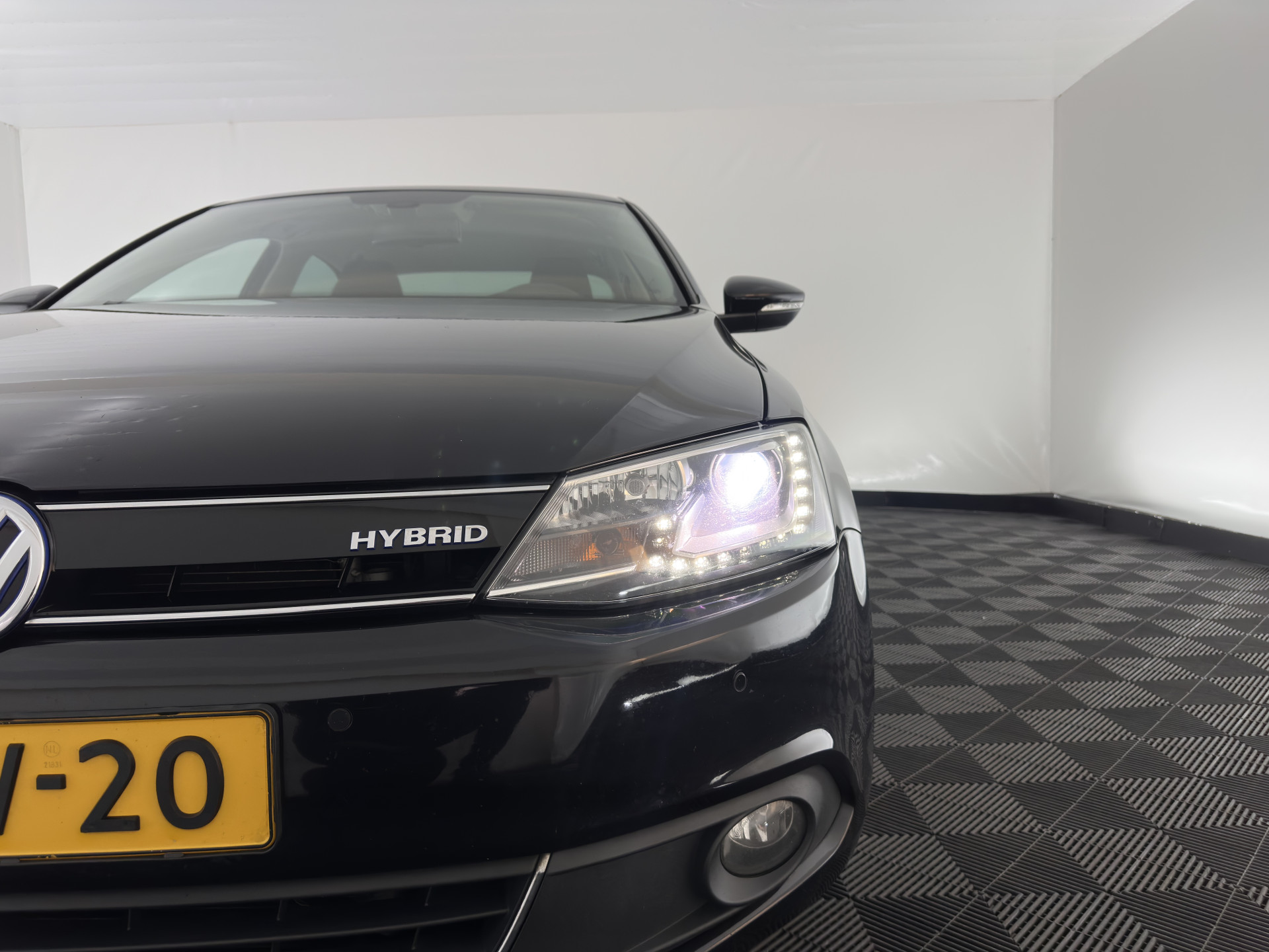 Volkswagen Jetta 1.4 TSI Hybrid Highline Aut. *XENON | NAVI-FULLMAP | COMFORT-SEATS | PRIVACY-GLASS | SHIFT-PADDLES |  ECC | PDC | CRUISE | 17''ALU*