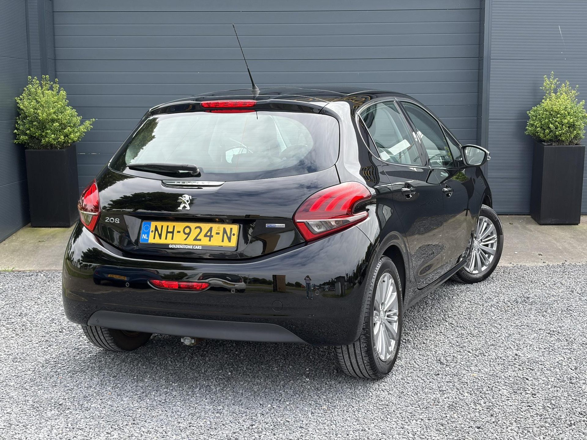 Peugeot 208 1.2 PureTech Allure D-riem vv in 2022,2e Eigenaar,110pk,Dealer Onderhouden,Pano,Carplay,Camera,Clima,Cruise,5 Deurs,Halfleder,Pdc,N.A.P,Lm velgen,Apk tot 05-2027