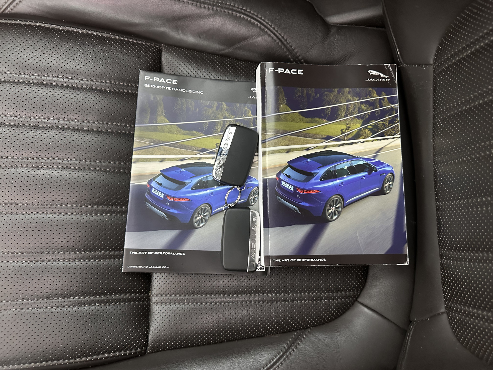 Jaguar F-PACE 3.0d First Edition AWD (INCL-BTW) Aut. *PANO | LEATHER | XENON | MEMORY-PACK | DIGI-COCKPIT | MERIDIAN-SOUND | NAVI-FULLMAP | CAMERA | HEATED-COMFORTSEATS | AMBIENTLIGHT | SHIFTPADDLES | ECC | PDC | CRUISE | TOWBAR