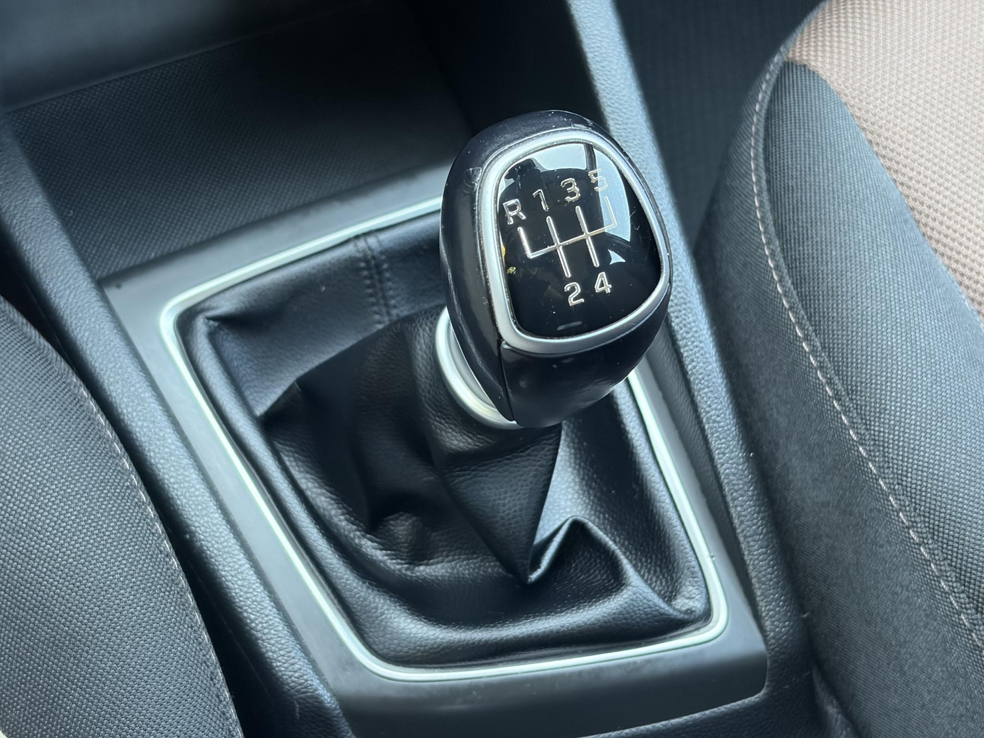 Hyundai i20 1.0 T-GDI Comfort 2e Eigenaar l Trekhaak l Navi l Camera l Carplay l Clima l Cruise l Rijstrooksensor l Pdc l N.A.P l Apk tot 05-2027