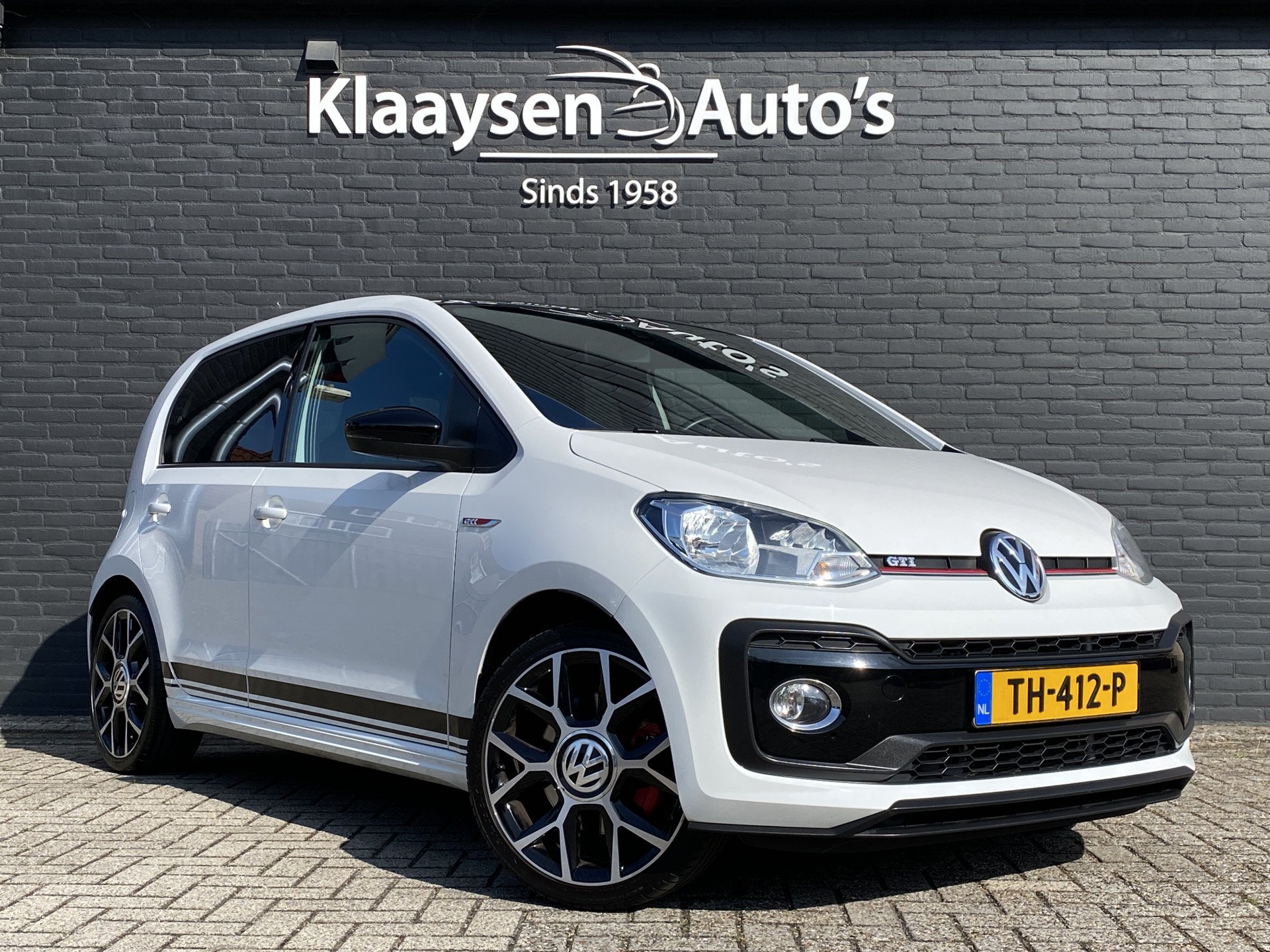 Volkswagen Up! 1.0 TSI GTI 116 pk | 17 inch lichtmetaal | stoelverwarming | climate control | zwart dak-spiegels | NL auto