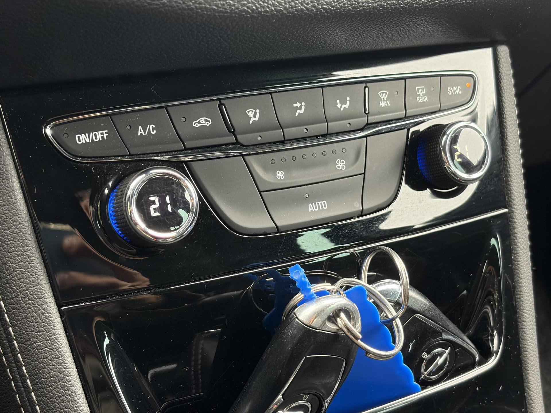 Opel Astra Sports Tourer 1.4 Innovation Dealer Onderhouden l 150pk l Carplay l 2e Eigenaar l Camera l Trekhaak l Keyless l Navi l Halfleder l Pdc V+A l 6 Bak l Clima l Cruise l Rijstrooksensor l Dodehoeksensor l N.A.P l Apk tot 01-2027