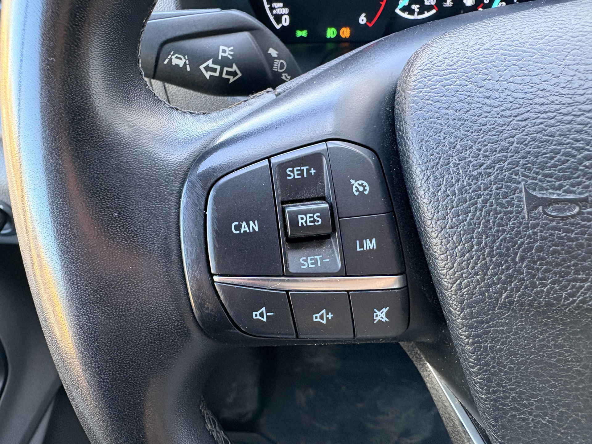 Ford Transit 350 2.0 TDCI 170PK L3H3 Airco Cruise Control Parkeersensoren v+a Voorruitverwarming