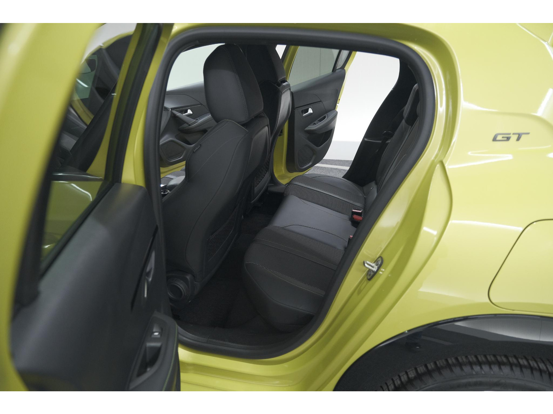 Peugeot 208 Hybrid 136 e-DCS6 GT | Camera | Apple Carplay | Parkeersensoren