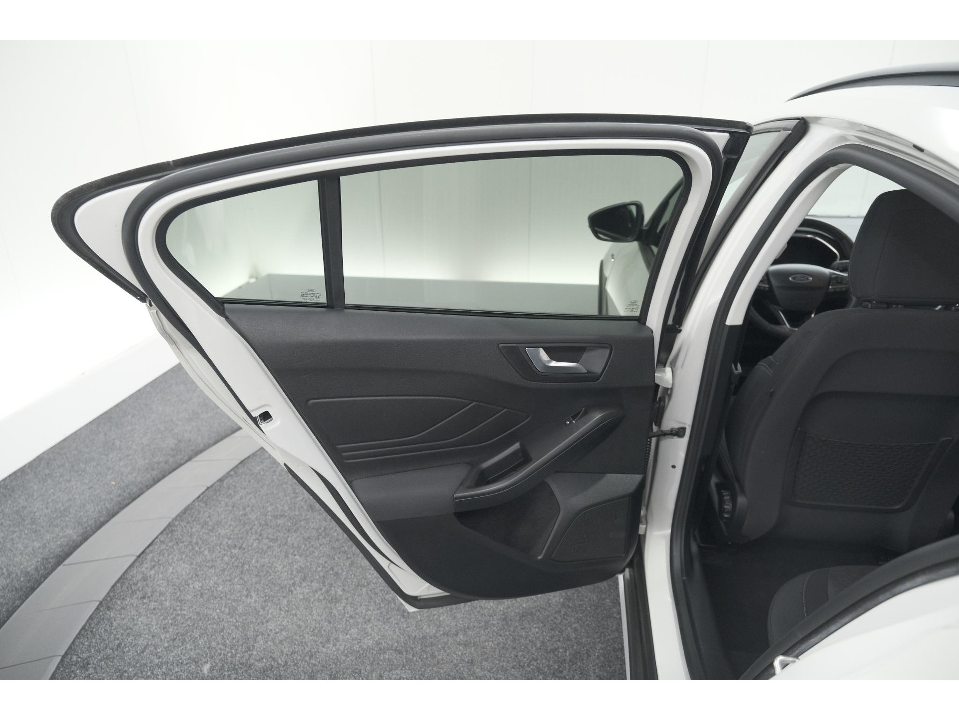 Ford Focus 1.5 EcoBoost Active Business | Lage Kilometerstand | Navigatie | Parkeersensoren | Apple Carplay