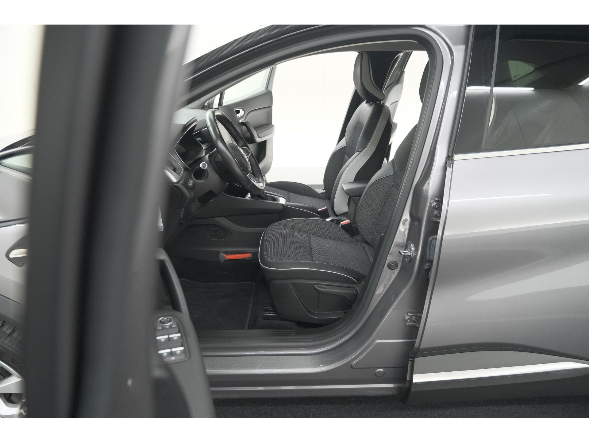 Renault Captur TCe 100 Intens | Trekhaak | Camera | Navigatie | Parkeersensoren