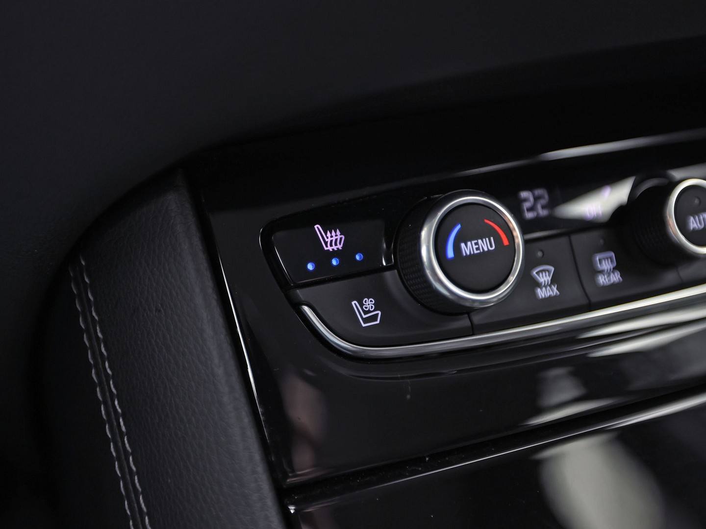 Opel Grandland X 1.2 Turbo Innovation (MEMORY SEAT, NAP, STOELVERWARMING/KOELING, APPLE CARPLAY, KEYLESS, GETINT GLAS, LANE ASSIST, STUURWIEL VERWARMD, NIEUWE APK, NIEUWSTAAT)